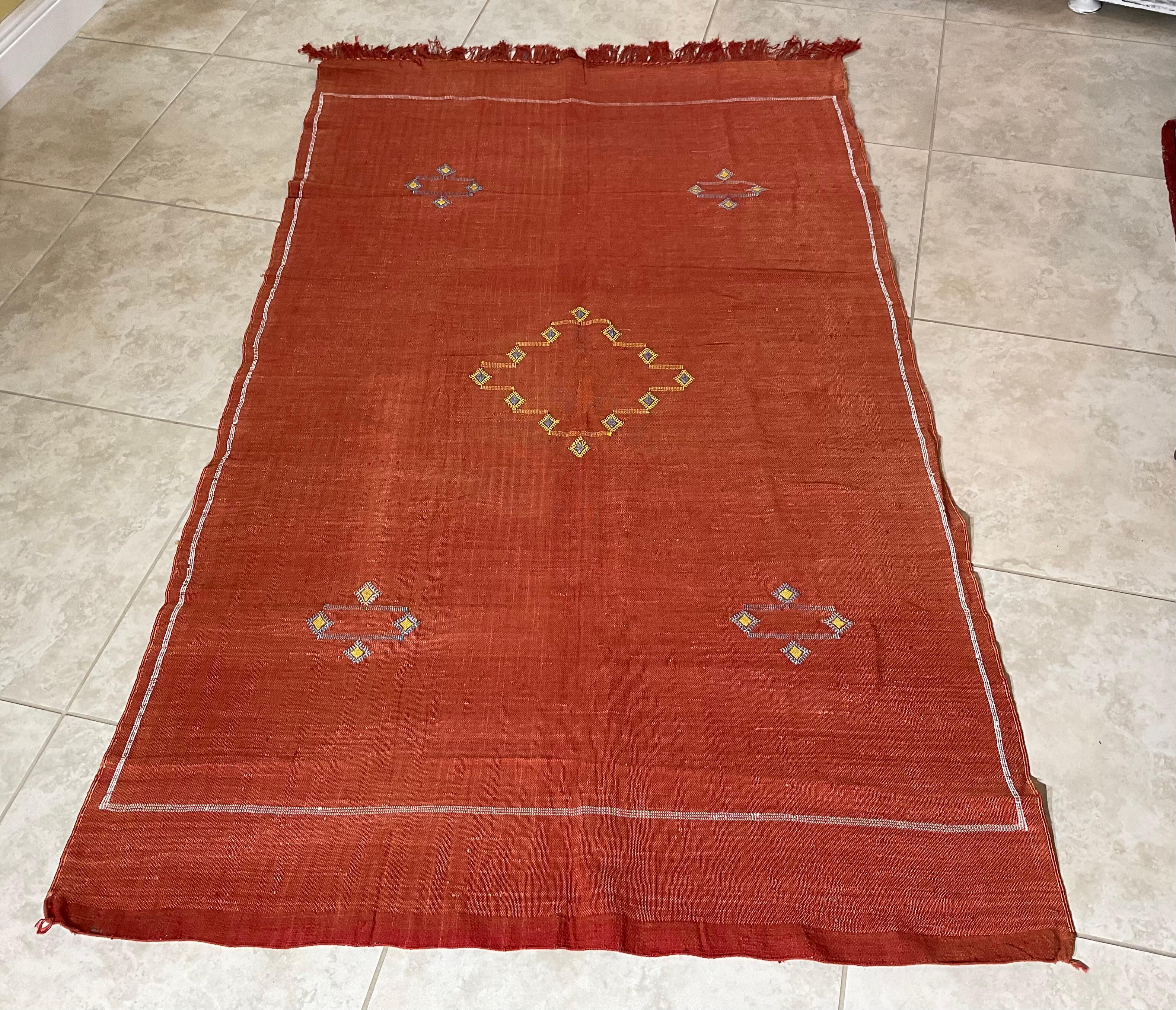 Marokkanischer flachgewebter Kaktus-Seiden-Kilim-Teppich im Angebot 7