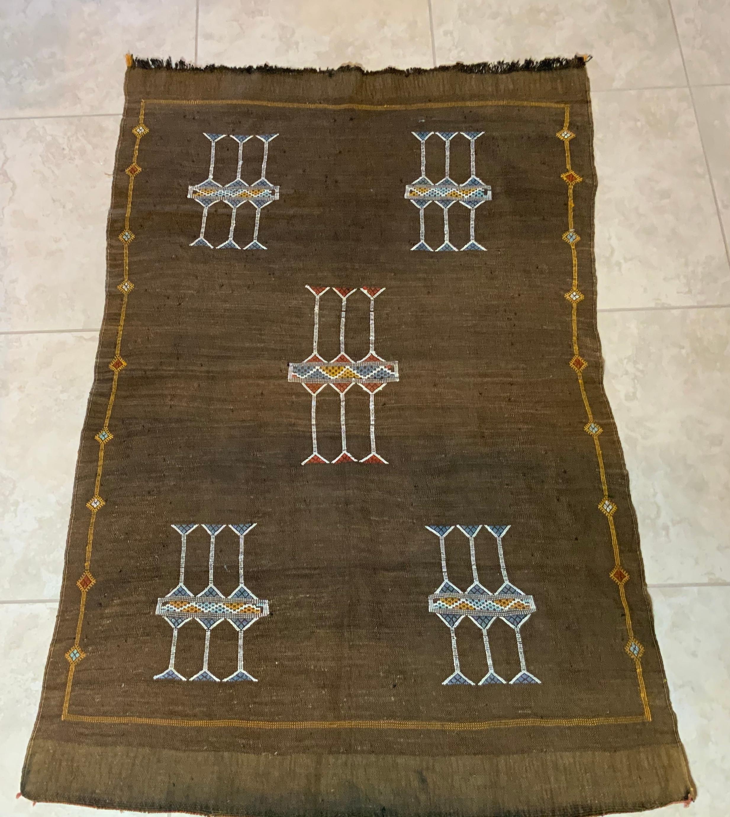 Beautiful decorative handwoven rug with soft multi-color geometric motifs. Nicely feel to touch .
Could be used as a wall hanging tapestry, lay on the floor, or couch.