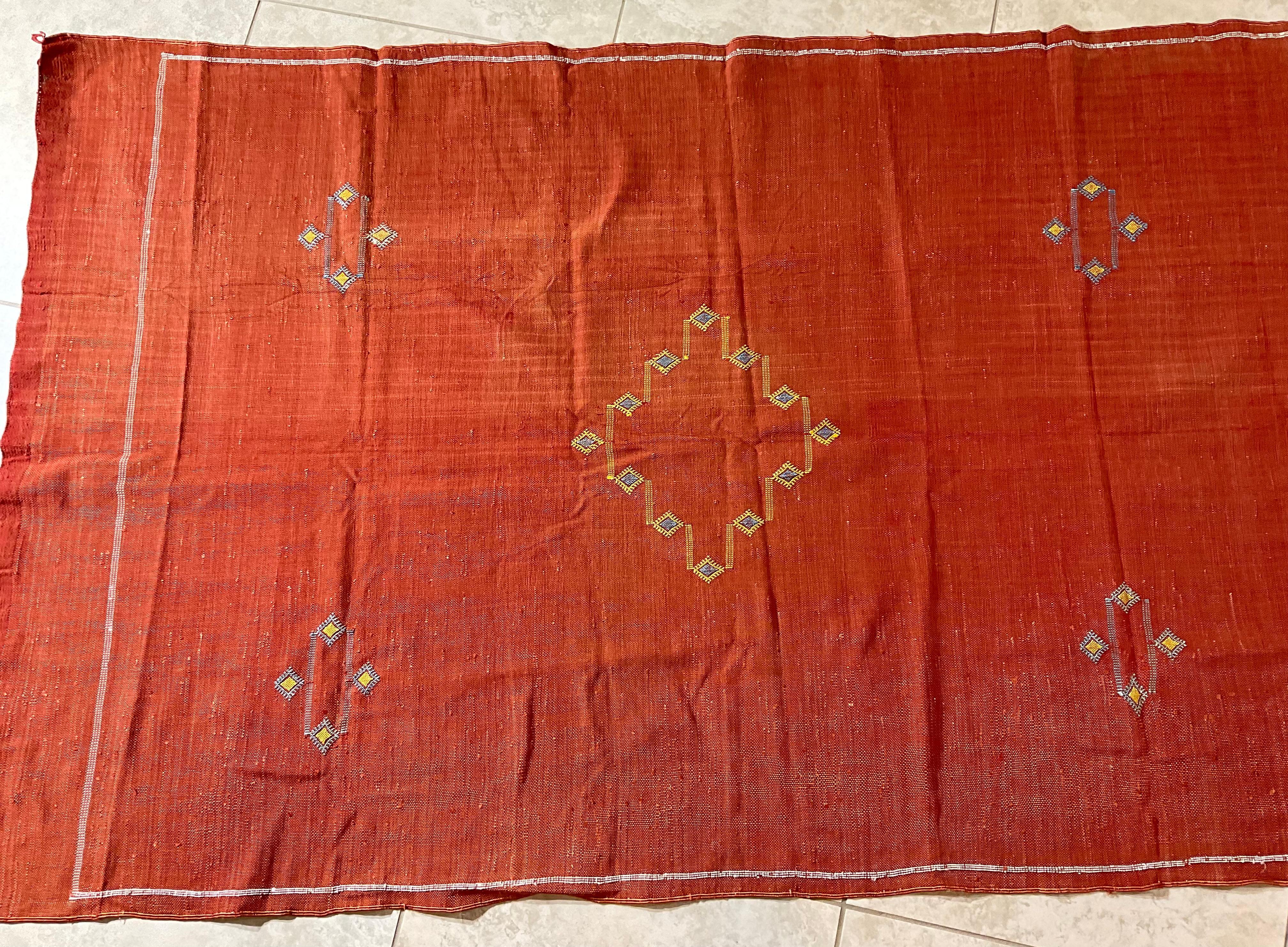 Marokkanischer flachgewebter Kaktus-Seiden-Kilim-Teppich im Zustand „Gut“ im Angebot in Delray Beach, FL