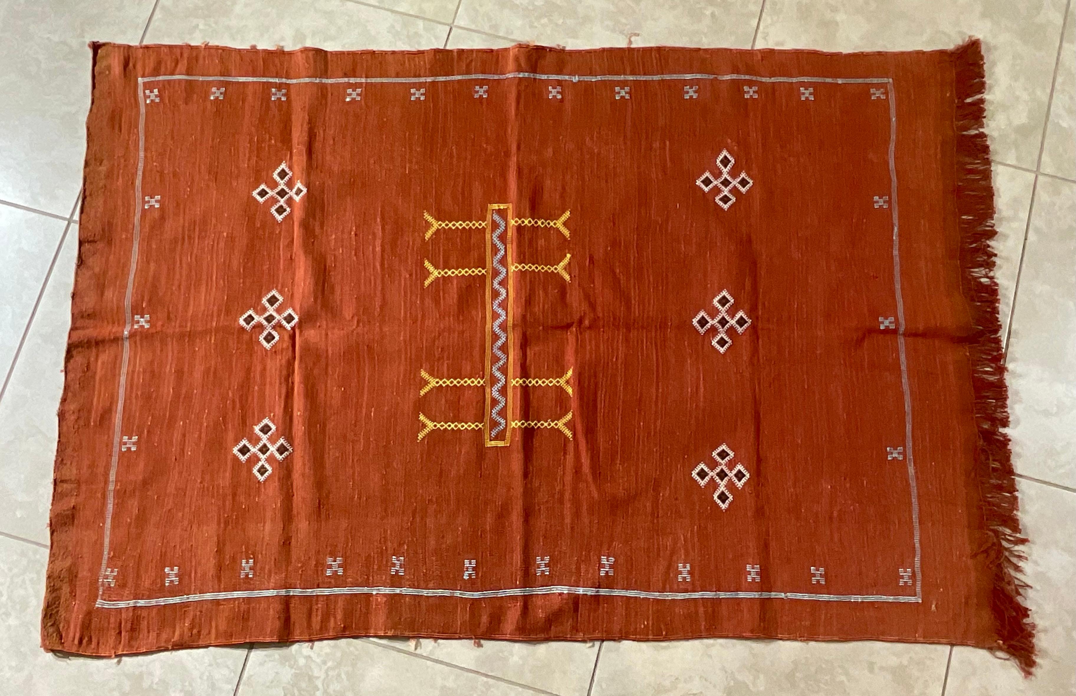Marokkanischer flachgewebter Kaktus-Seiden-Kilim-Teppich im Zustand „Gut“ im Angebot in Delray Beach, FL