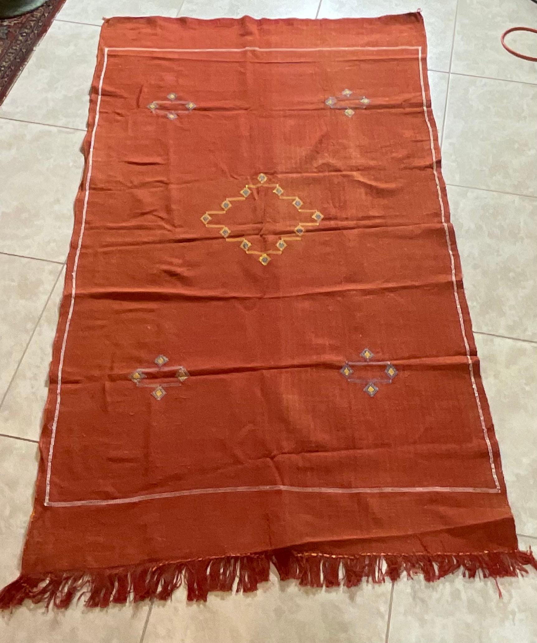 Marokkanischer flachgewebter Kaktus-Seiden-Kilim-Teppich im Angebot 1