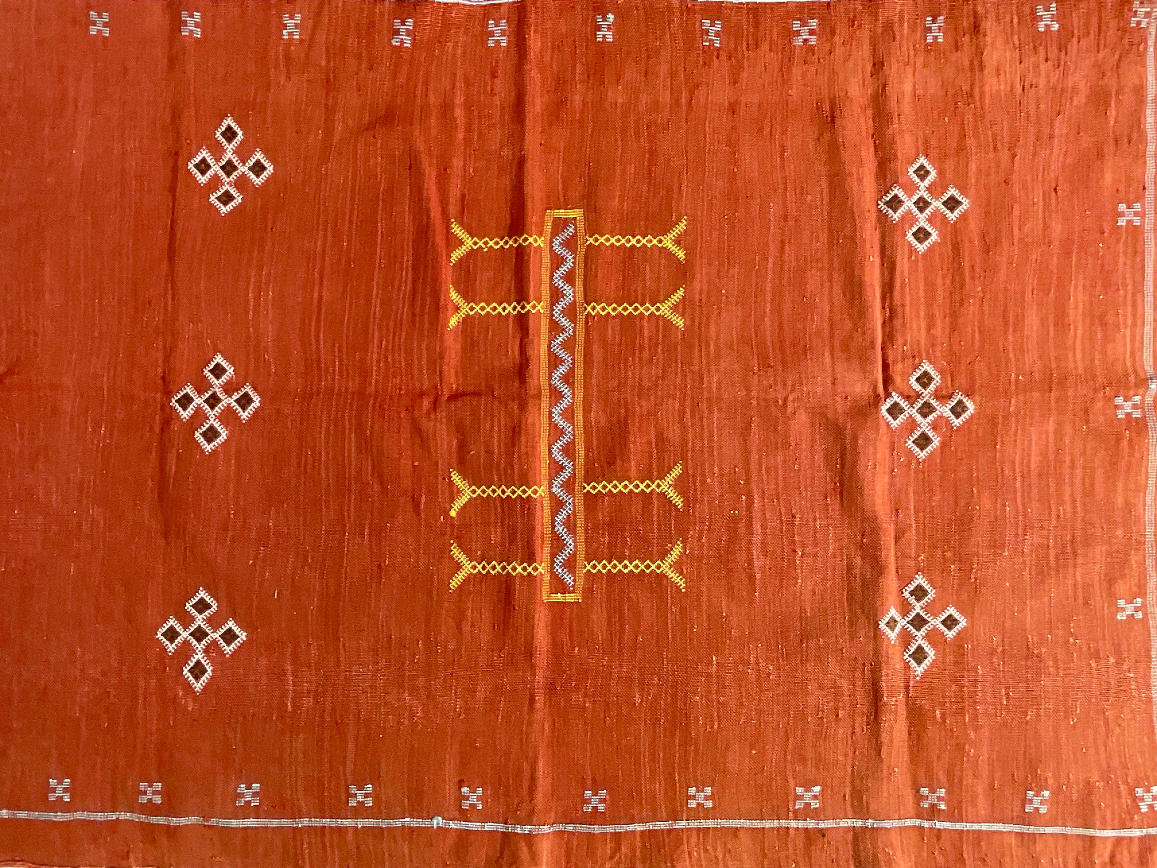 Marokkanischer flachgewebter Kaktus-Seiden-Kilim-Teppich im Angebot 1