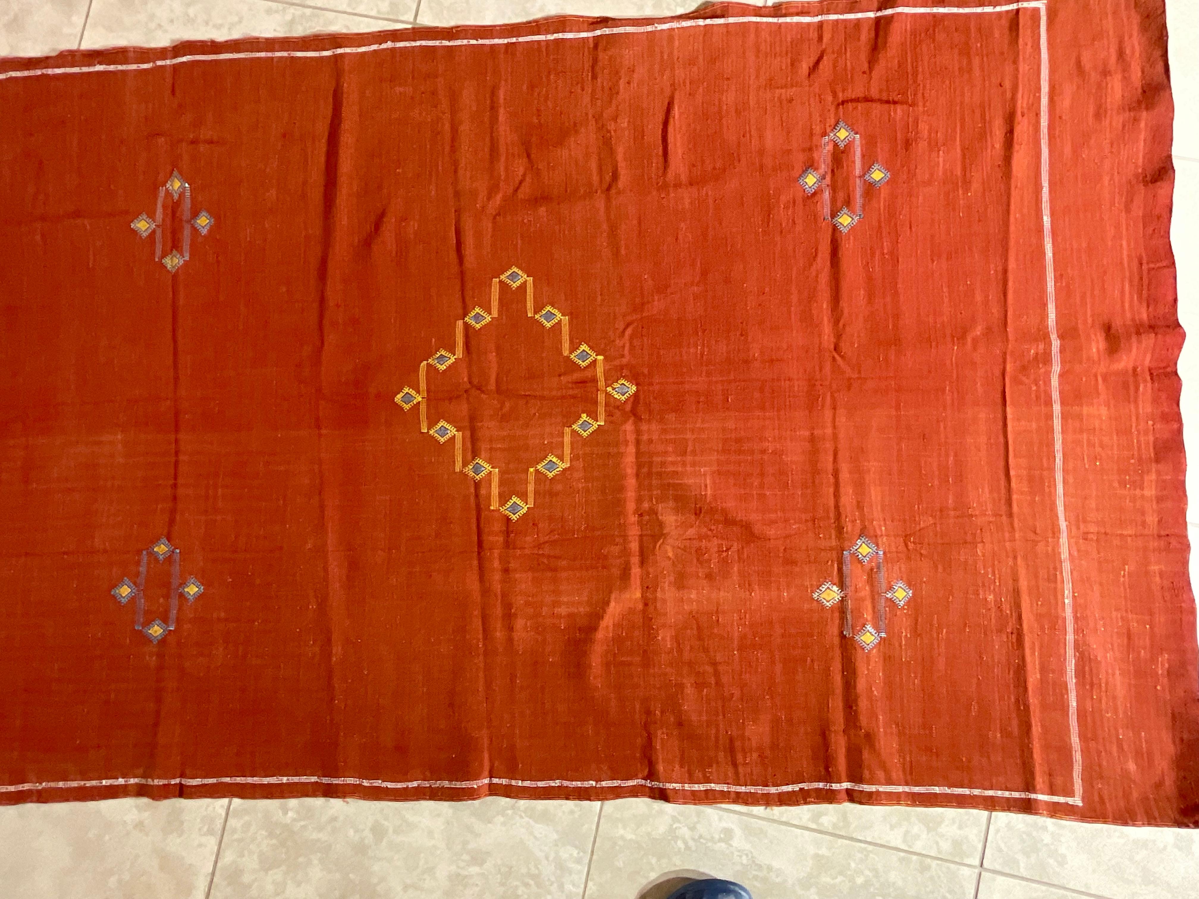 Marokkanischer flachgewebter Kaktus-Seiden-Kilim-Teppich im Angebot 2