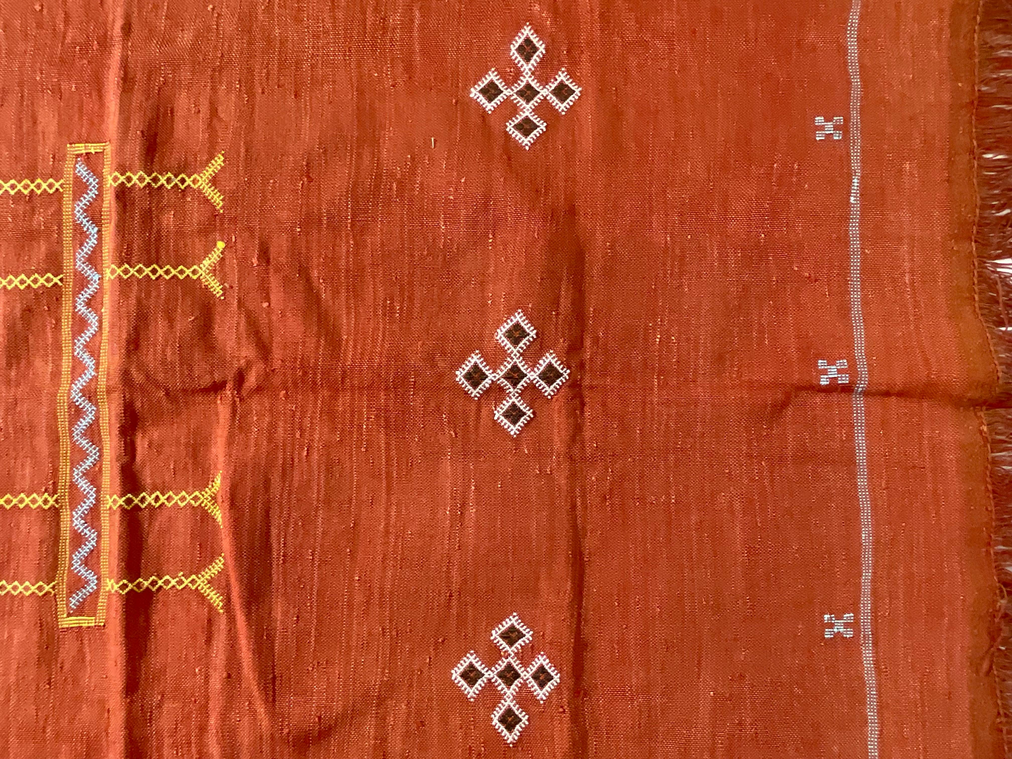 Marokkanischer flachgewebter Kaktus-Seiden-Kilim-Teppich im Angebot 2