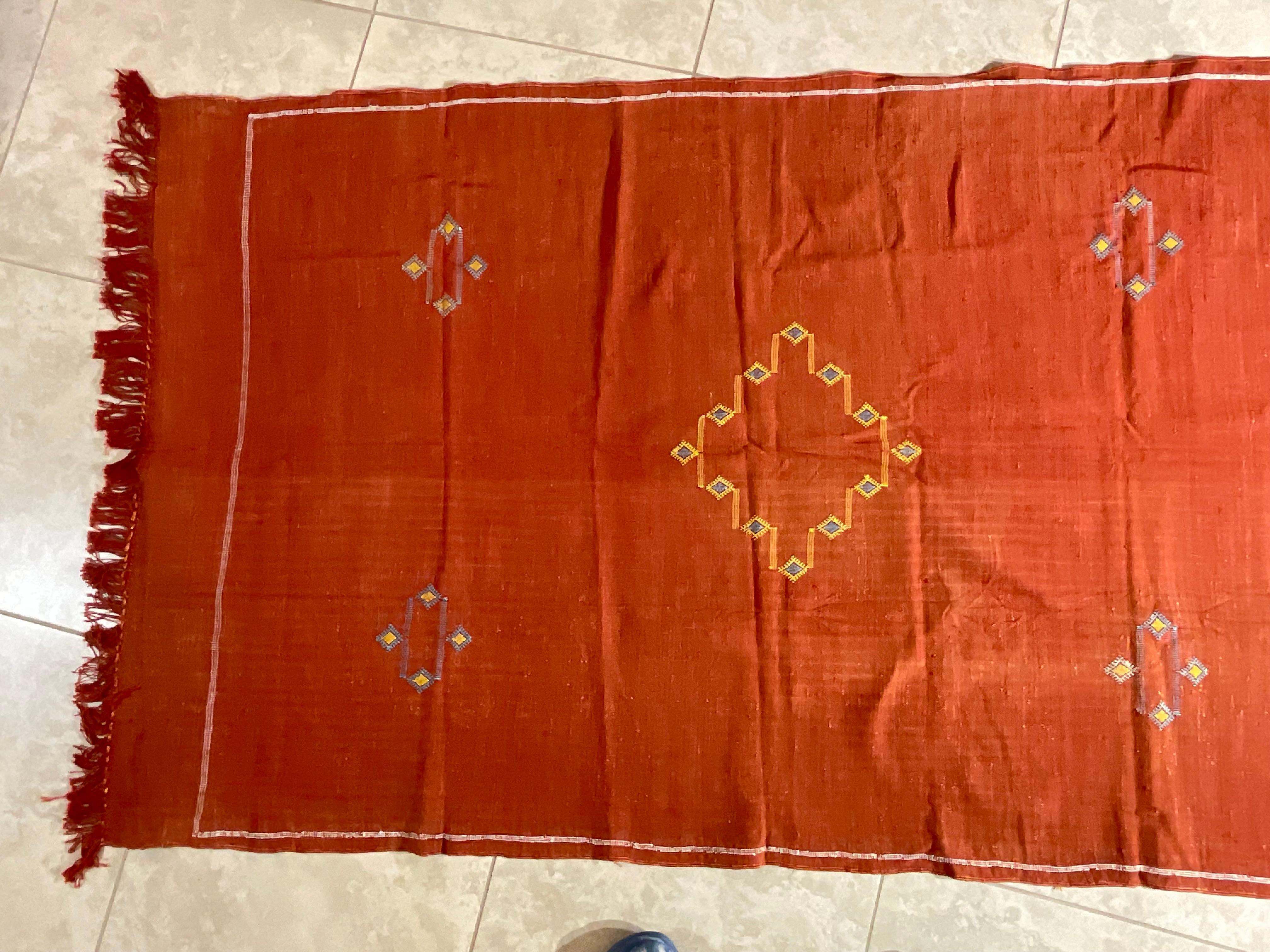 Marokkanischer flachgewebter Kaktus-Seiden-Kilim-Teppich im Angebot 3