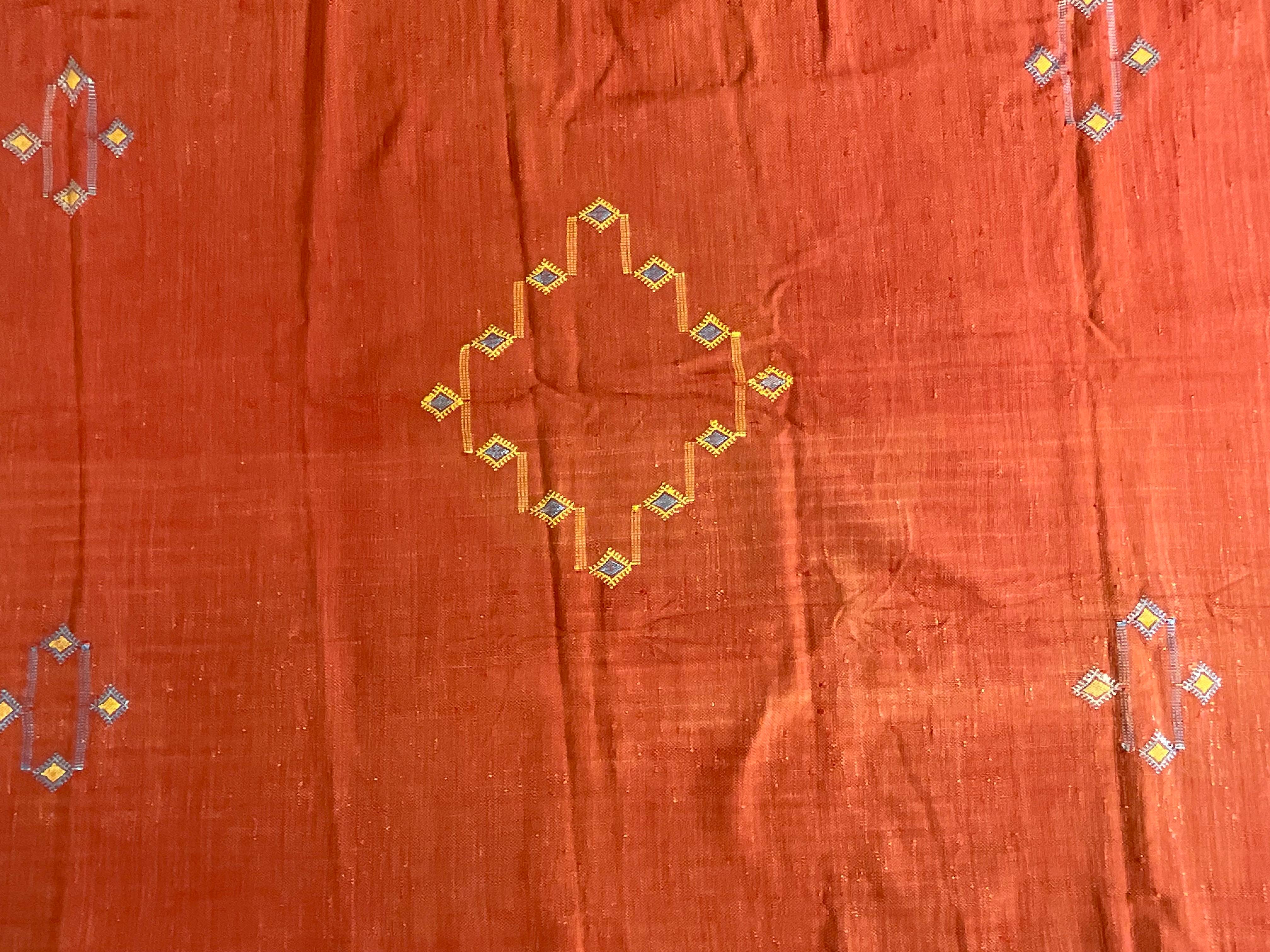 Marokkanischer flachgewebter Kaktus-Seiden-Kilim-Teppich im Angebot 4