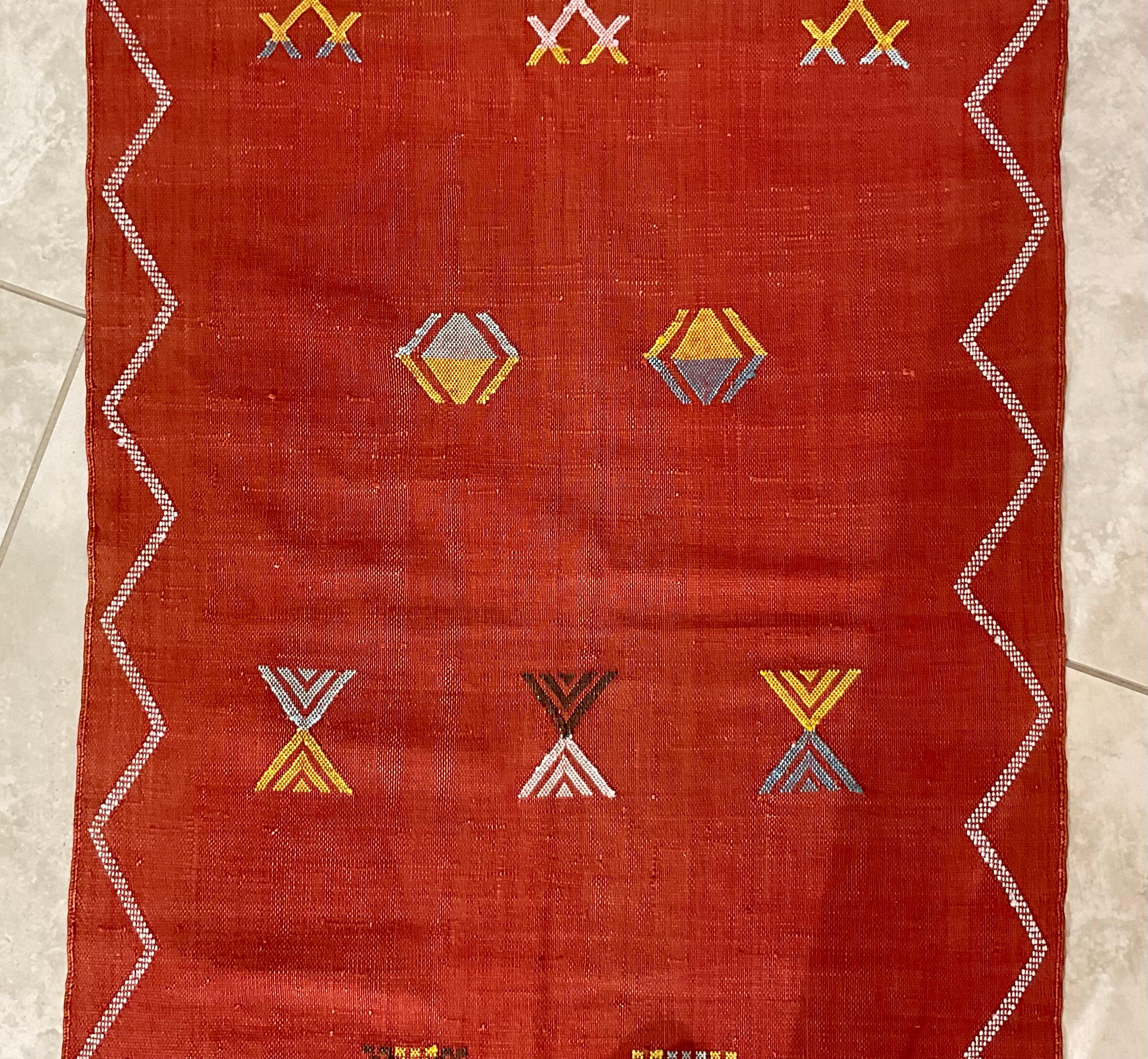Traves de Mesa Kilim Marroquí de Seda de Cactus Tejido Plano en venta 1