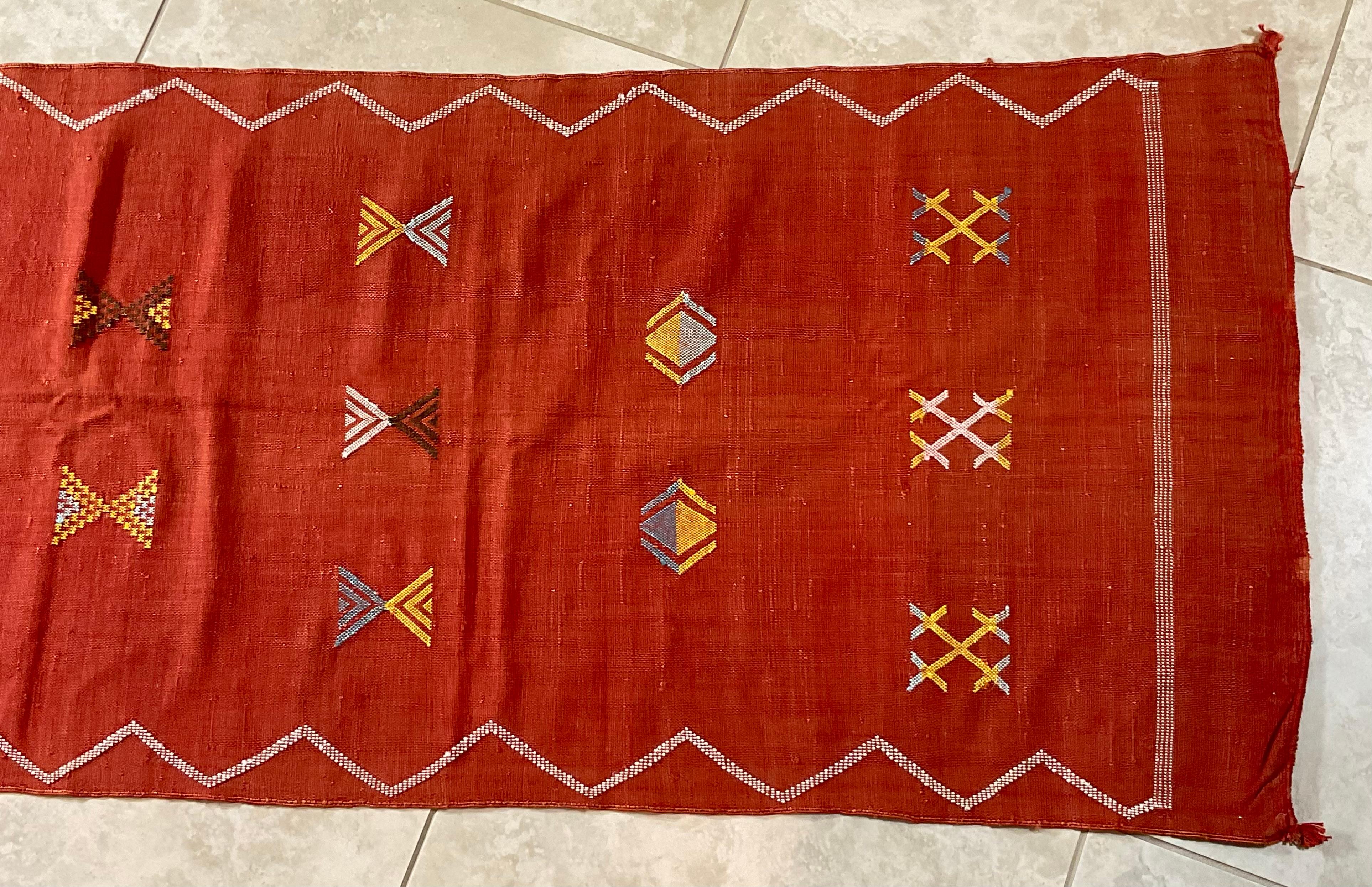 Traves de Mesa Kilim Marroquí de Seda de Cactus Tejido Plano en venta 3