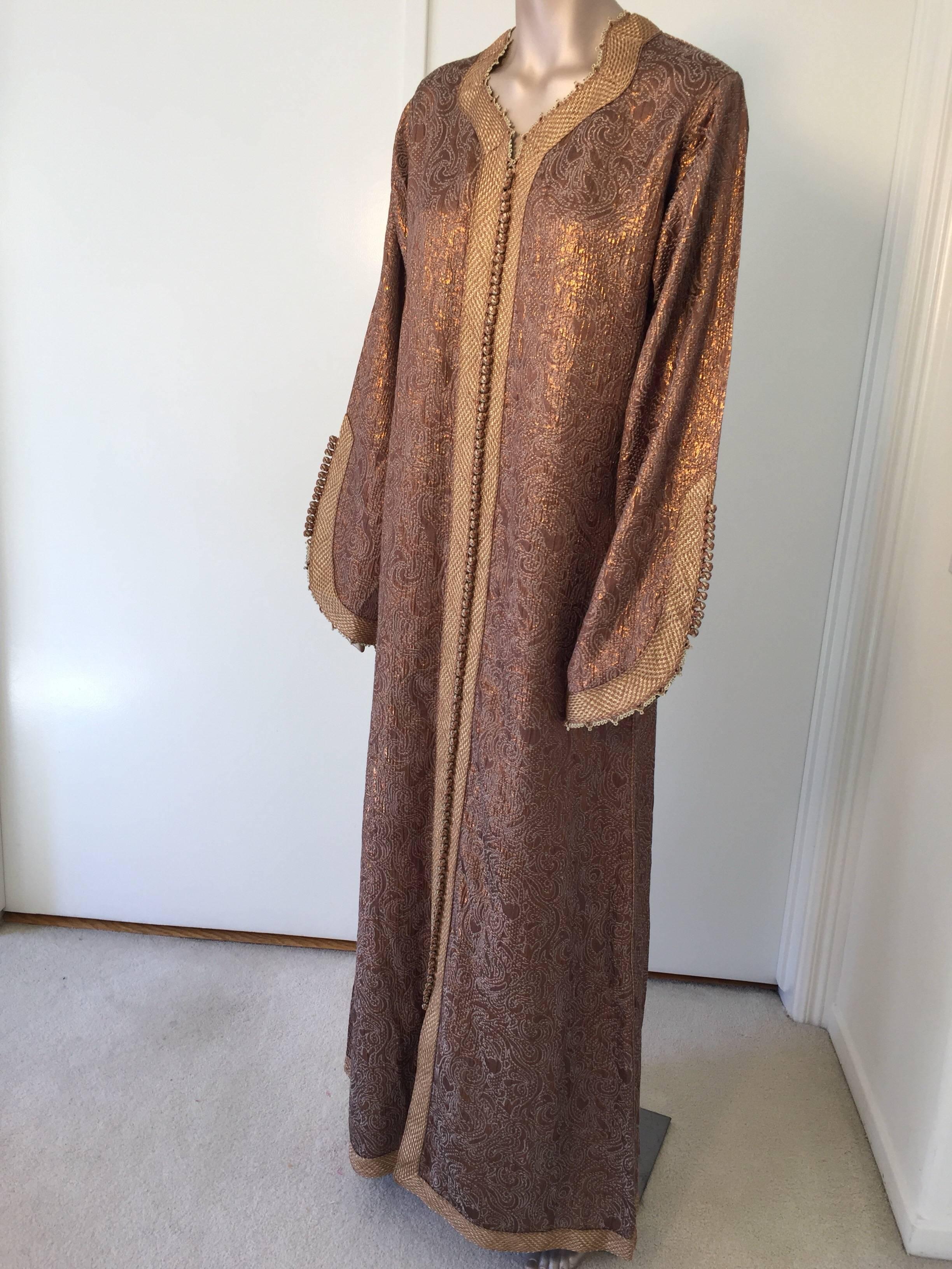Moroccan caftan, evening or interior bronze gold metallic floral brocade dress kaftan with gold trim.
Hand-made vintage exotic 1970s metallic bronze brocade caftan gown, ceremonial caftan from North Africa, Morocco.
The luminous bronze and gold