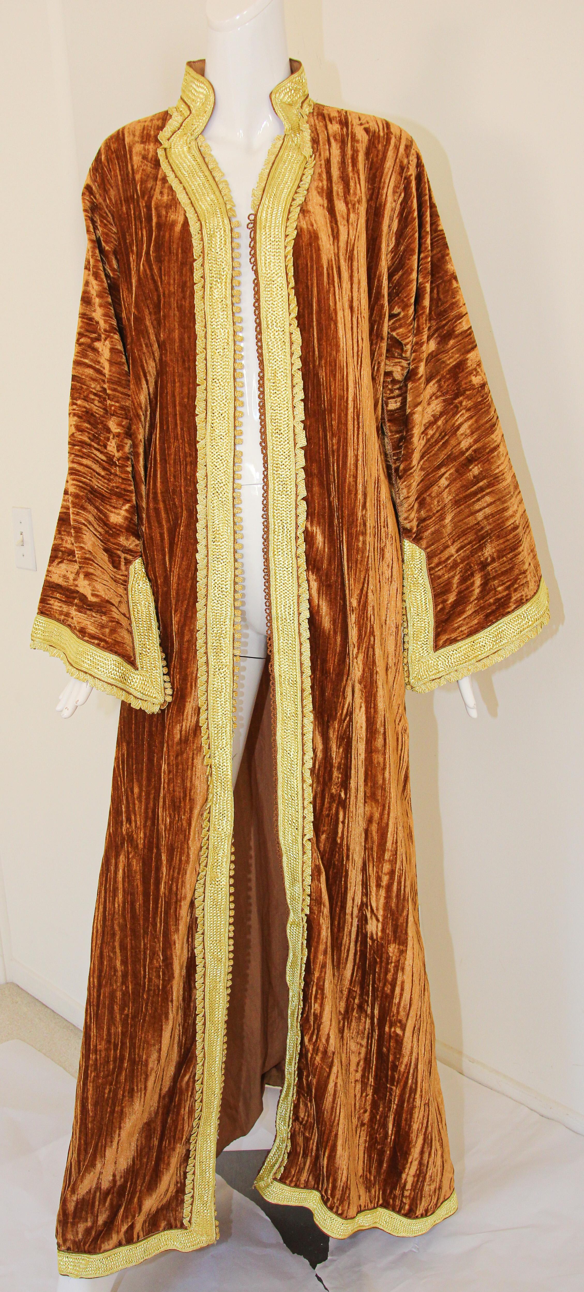 Moroccan Caftan Caramel Velvet and Gold Embroidered 1960 For Sale 11