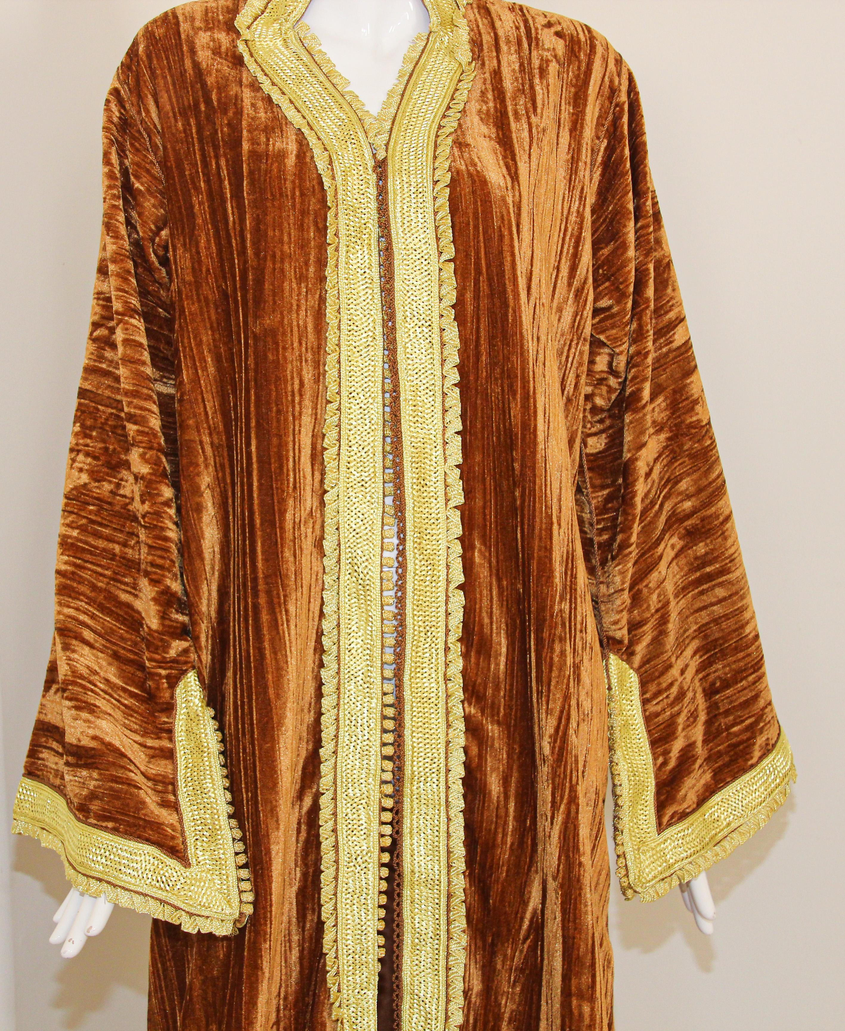 Moroccan Caftan Caramel Velvet and Gold Embroidered 1960 In Good Condition For Sale In North Hollywood, CA