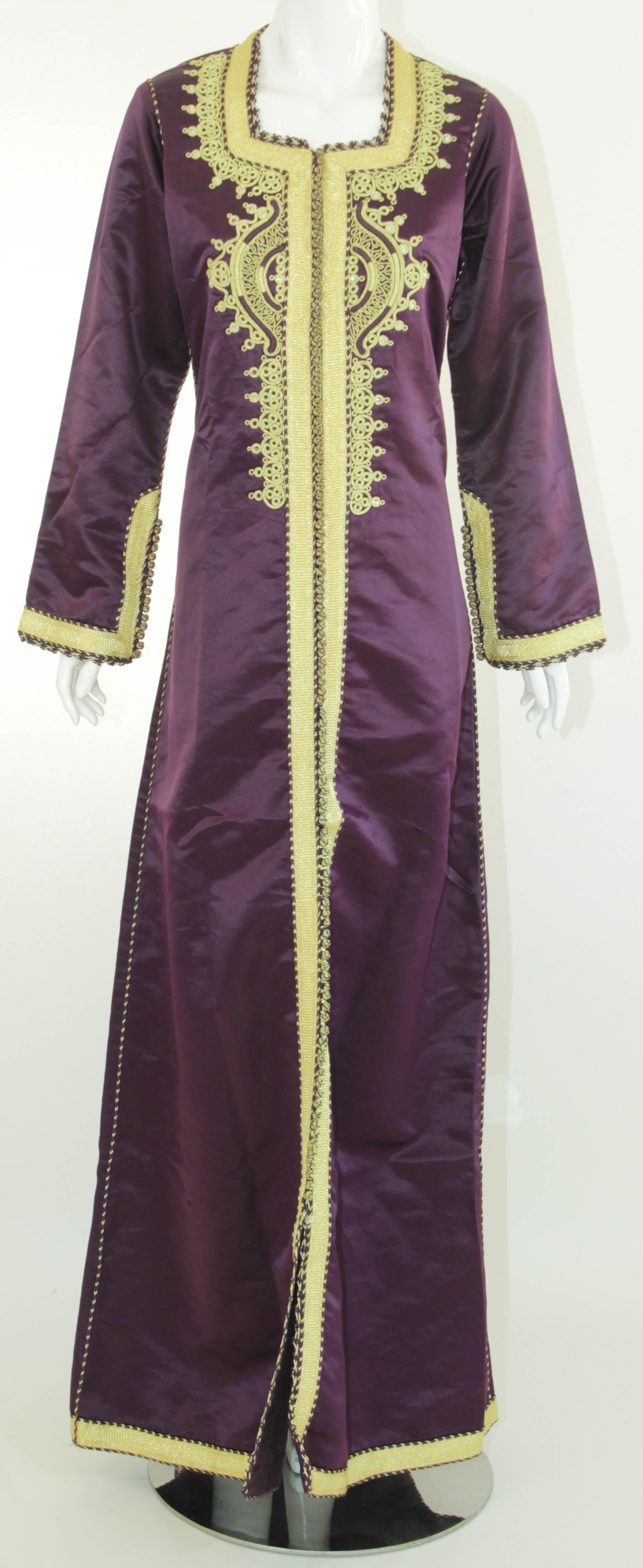 Gorgeous vintage Moroccan Caftan, dark purple violet with gold threads trim, Circa 1960's
The gold and purple with gold trim embroidered kaftan was custom fit.
Feel like a queen in this elegant, sumptuous, Moroccan caftan with its bold design.
One