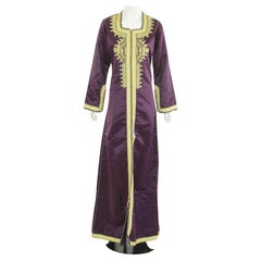 Marokkanischer Kaftan im Vintage-Stil, dunkellila und goldener Damast, bestickt, 1960er Jahre