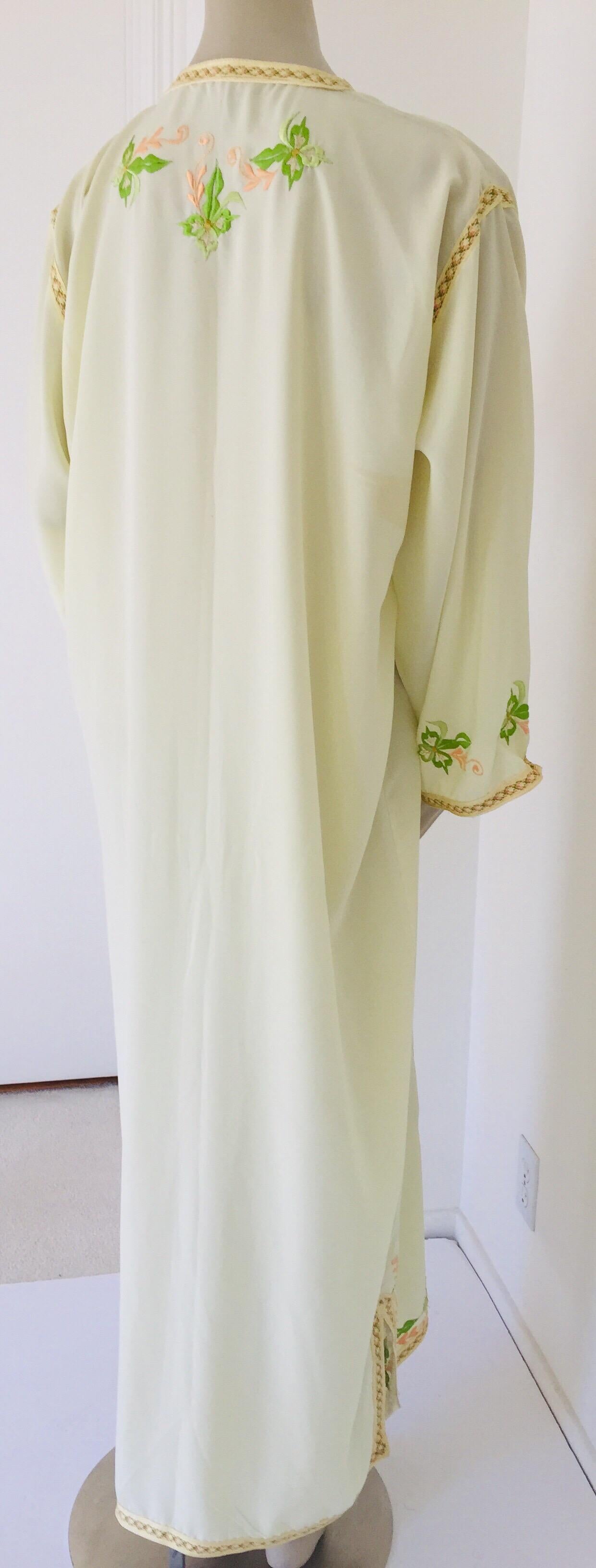 Caftan marocain brodé en vente 5