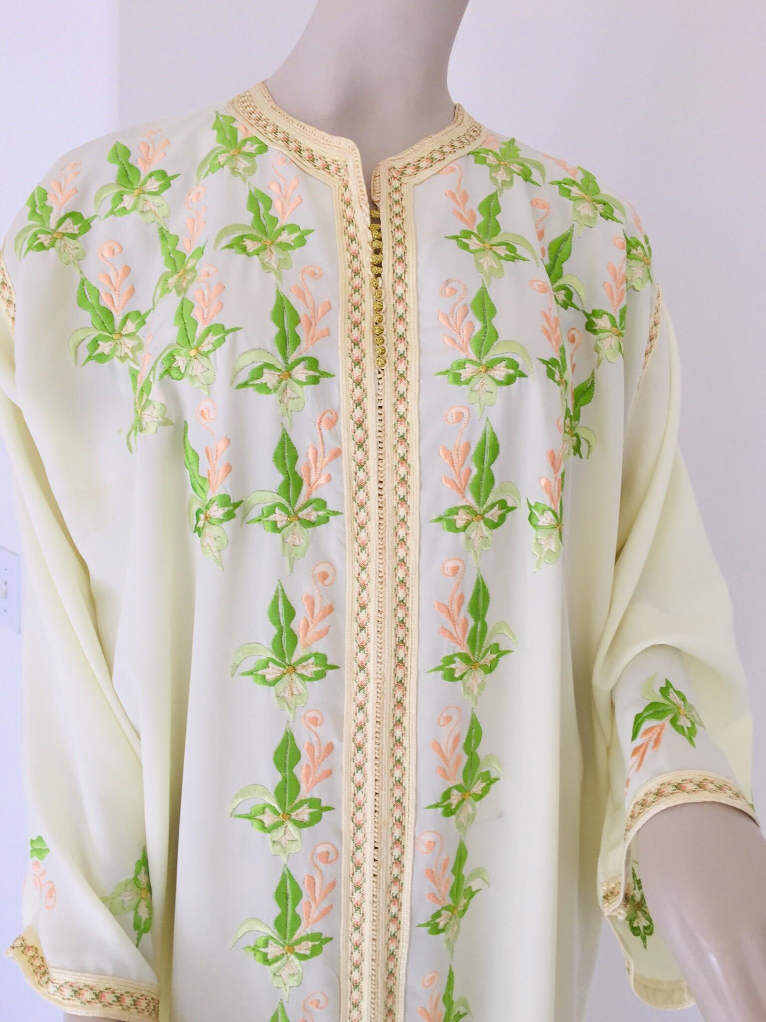 Moroccan Caftan Embroidered In Good Condition For Sale In North Hollywood, CA