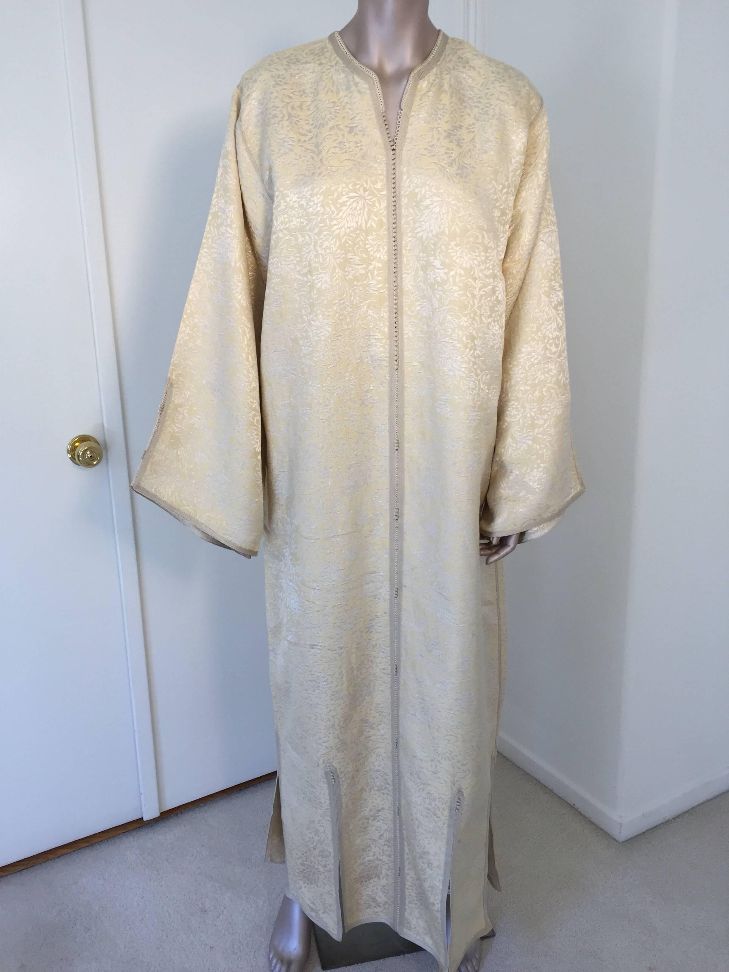 Moroccan caftan, Evening or interior gold and silver brocade dress kaftan with fine trim.
Hand-made ceremonial caftan from North Africa, Morocco.
Vintage exotic 1970s gold and silver brocade caftan gown.
The luminous caftan maxi dress caftan is made