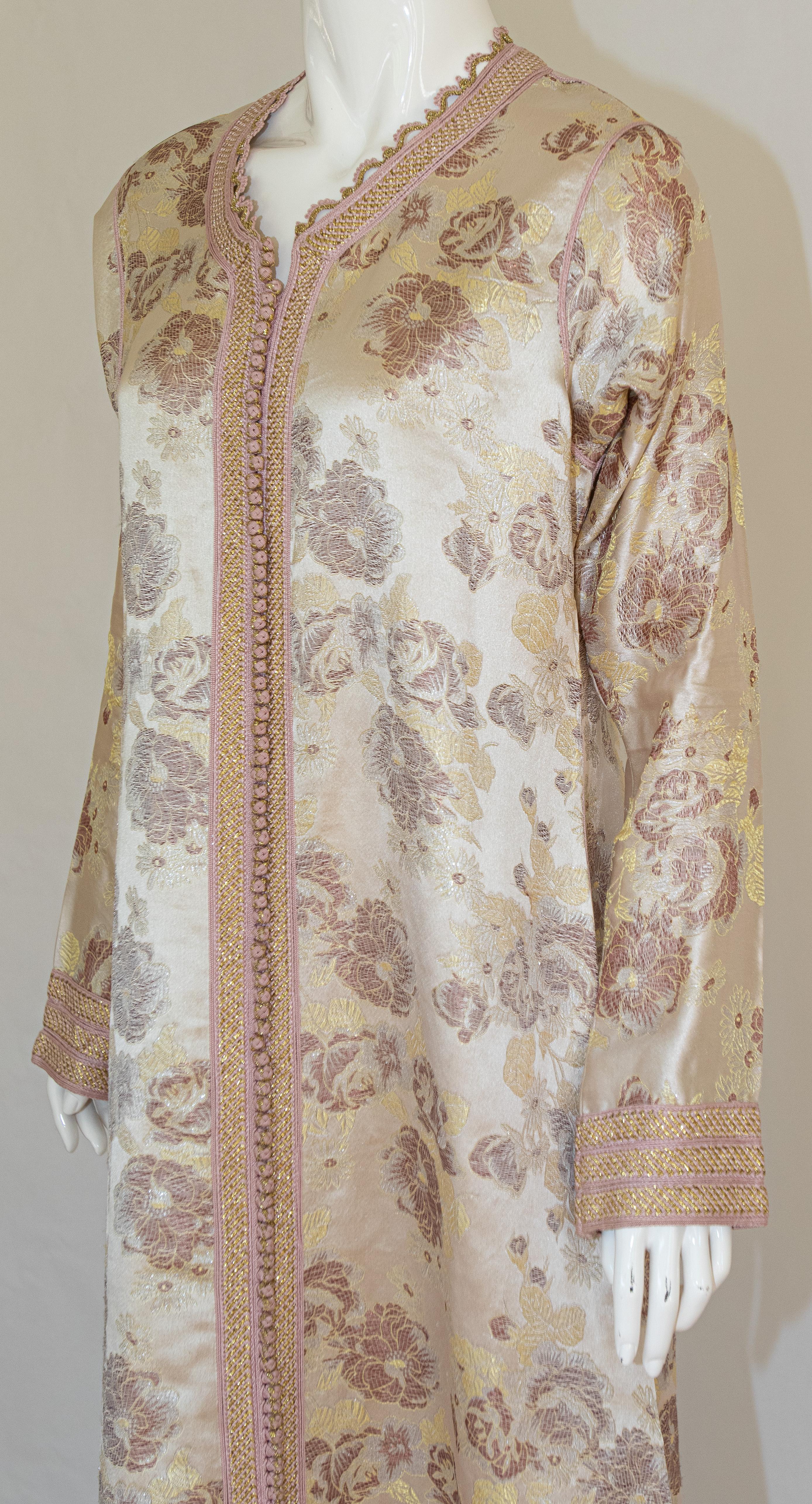 Caftan marocain vintage brodé en damas doré, vintage, années 1960 en vente 2