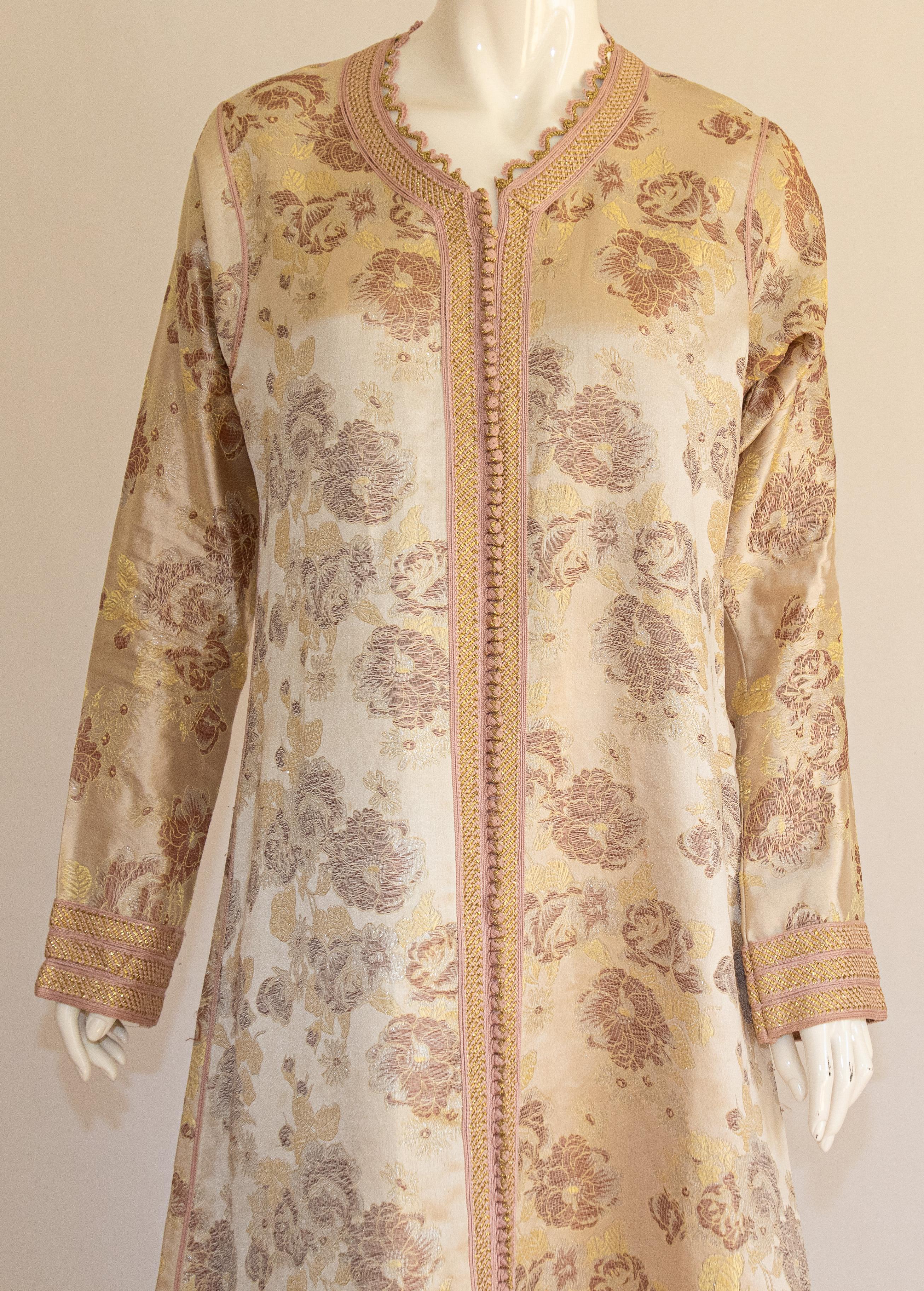 Caftan marocain vintage brodé en damas doré, vintage, années 1960 en vente 4