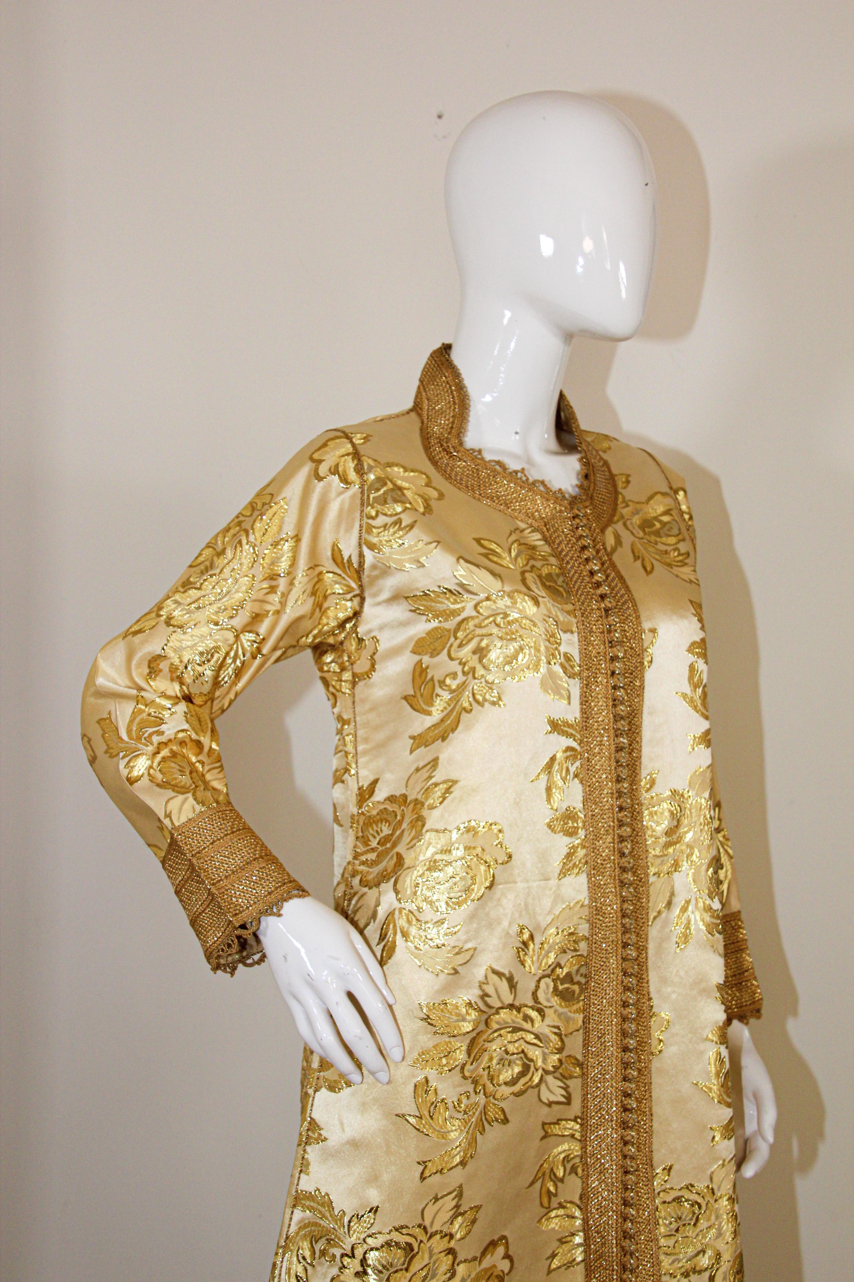 Caftan marocain brodé en damas doré, vintage, années 1960 en vente 4