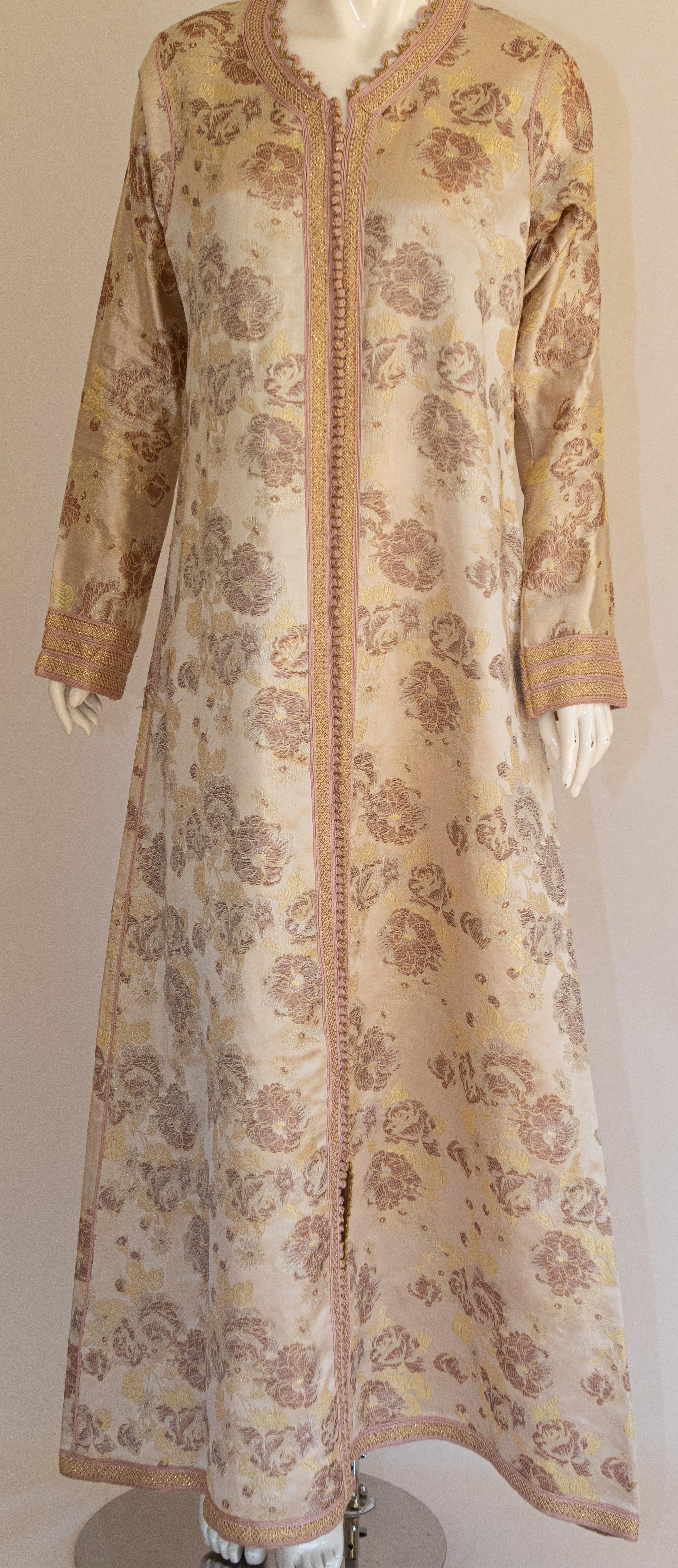 Caftan marocain vintage brodé en damas doré, vintage, années 1960 en vente 6