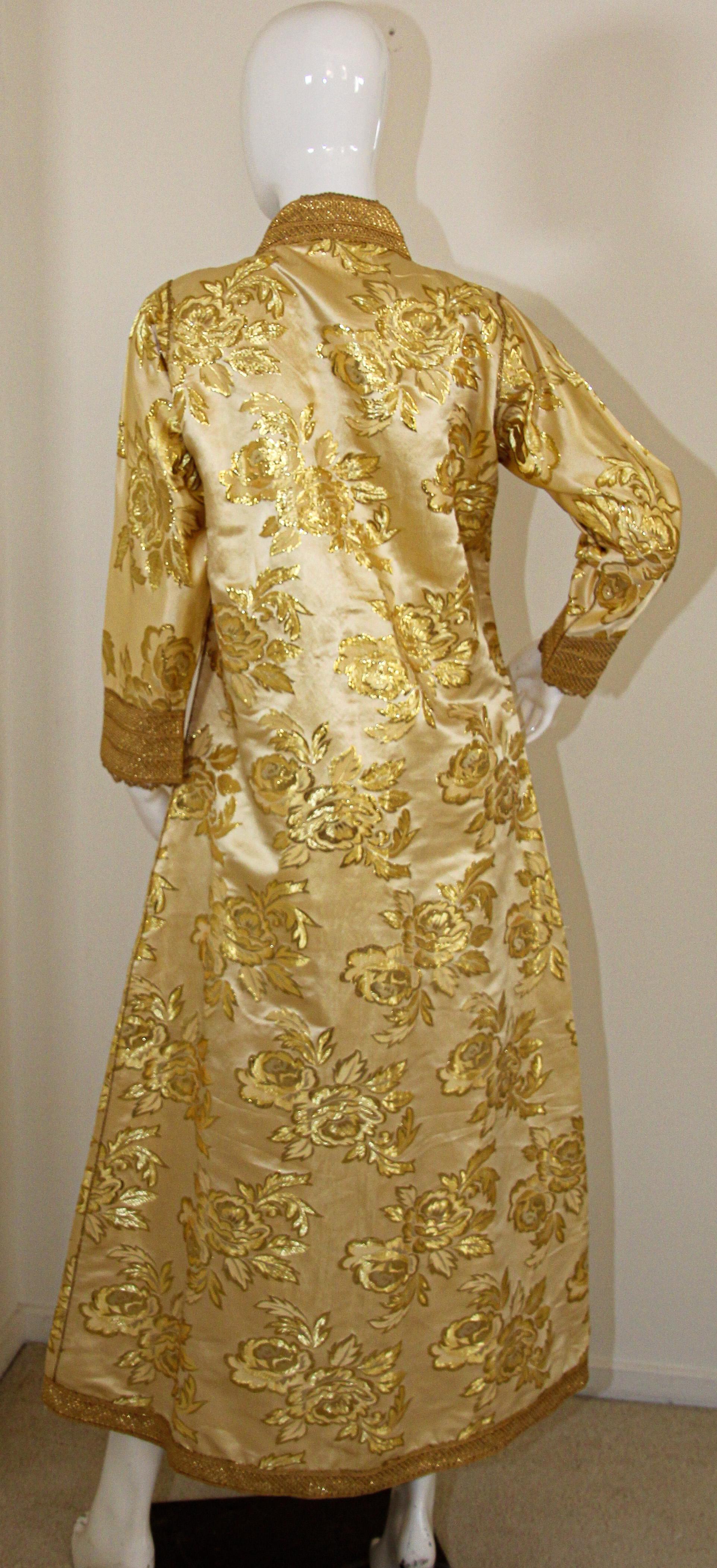 Caftan marocain brodé en damas doré, vintage, années 1960 en vente 9