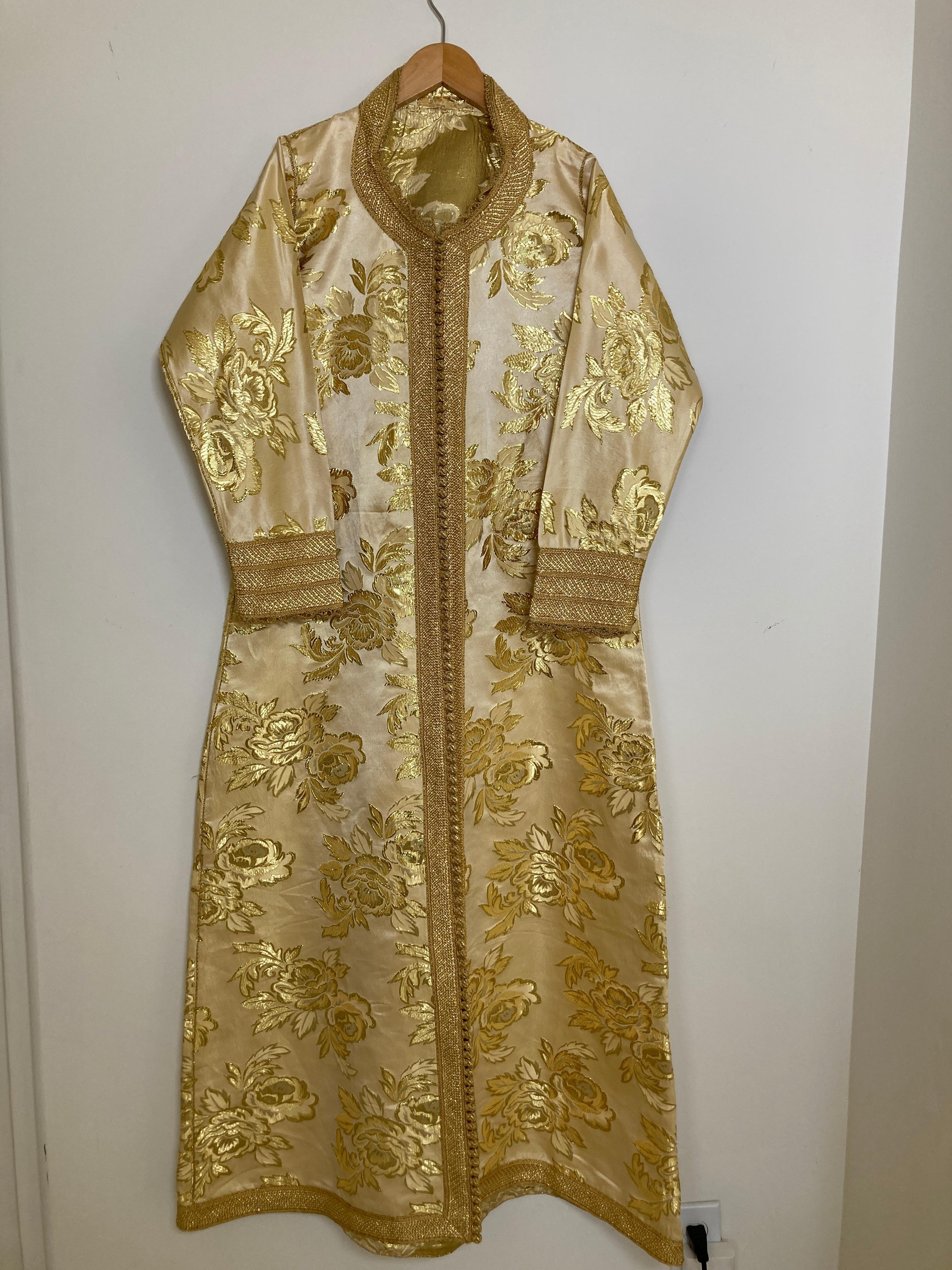 Amazing vintage Moroccan Caftan, gold silk damask gold threads trim, Circa 1960's
The light gold damask kaftan was entirely finish by hand.
One of a kind evening antique Moorish gown.
This authentic caftan has been hand-sewn from high end damask