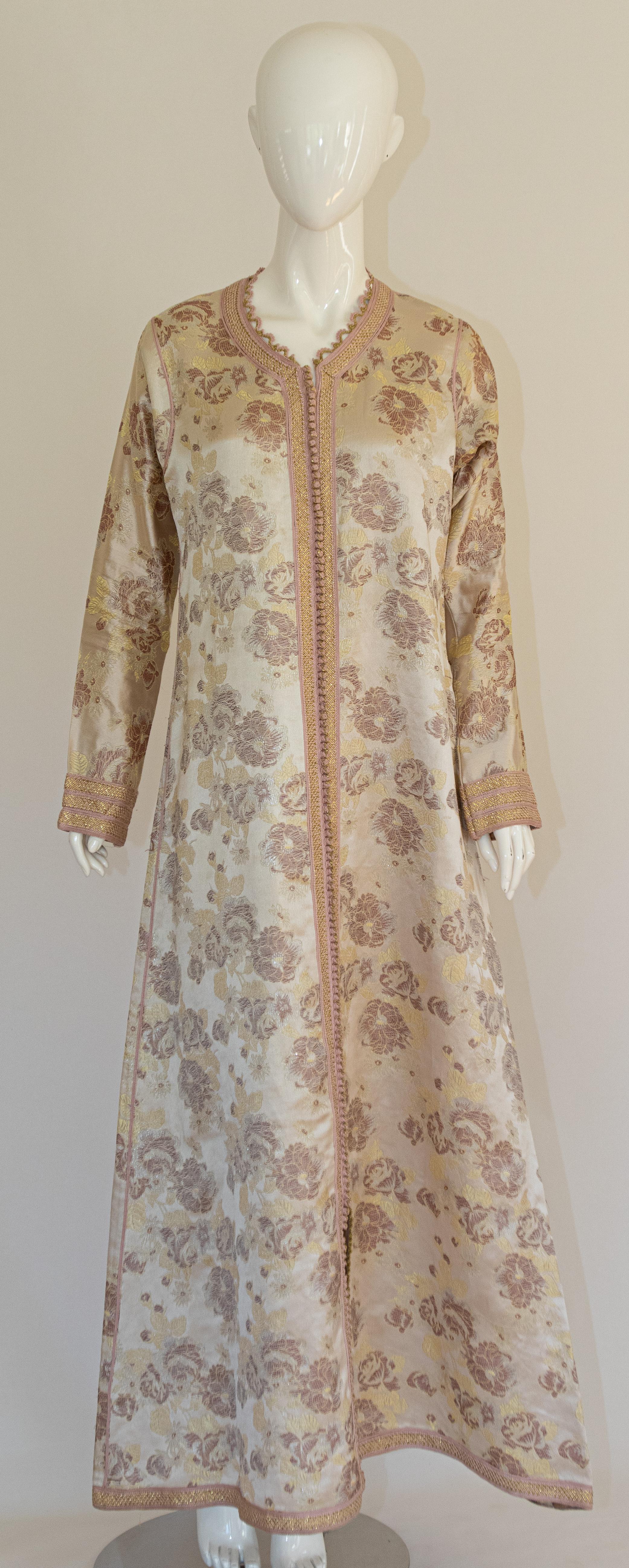 Marokkanischer Kaftan in Gold und Damast bestickt, Vintage, 1960er Jahre (Maurisch) im Angebot