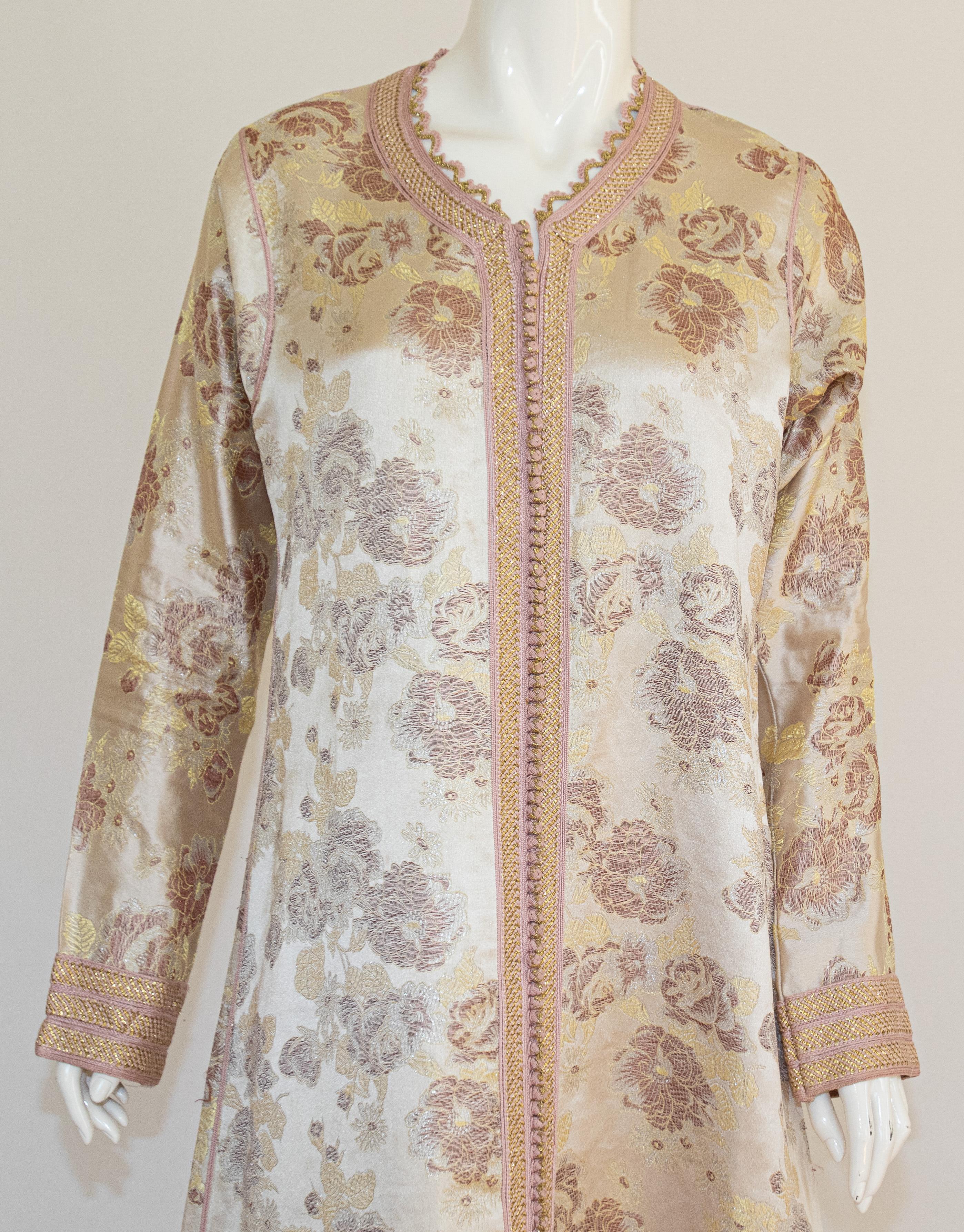 Moroccan Caftan Gold Damask Embroidered, Vintage, 1960s In Good Condition For Sale In North Hollywood, CA