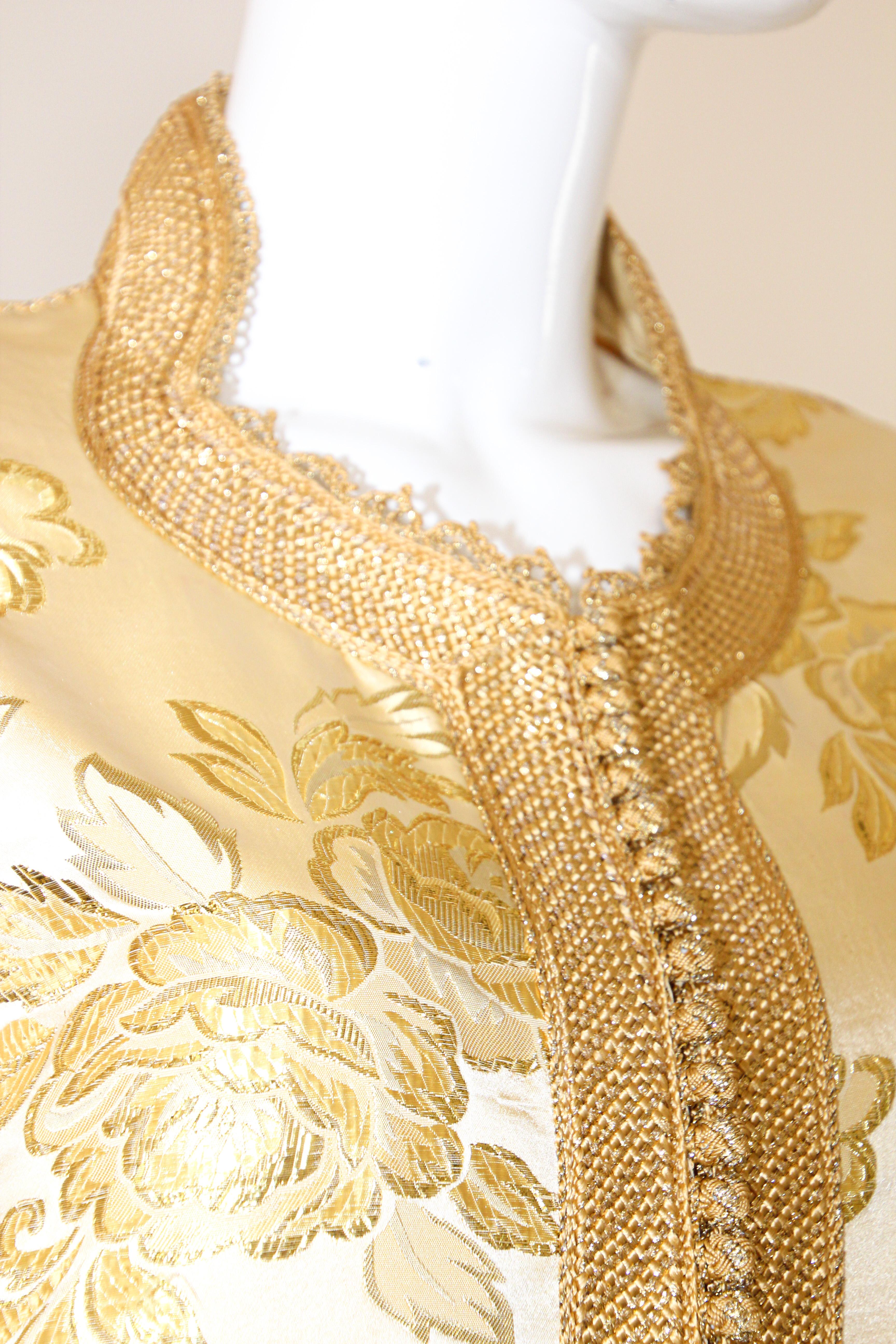 Moroccan Caftan Gold Damask Embroidered, Vintage, 1960s In Good Condition For Sale In North Hollywood, CA