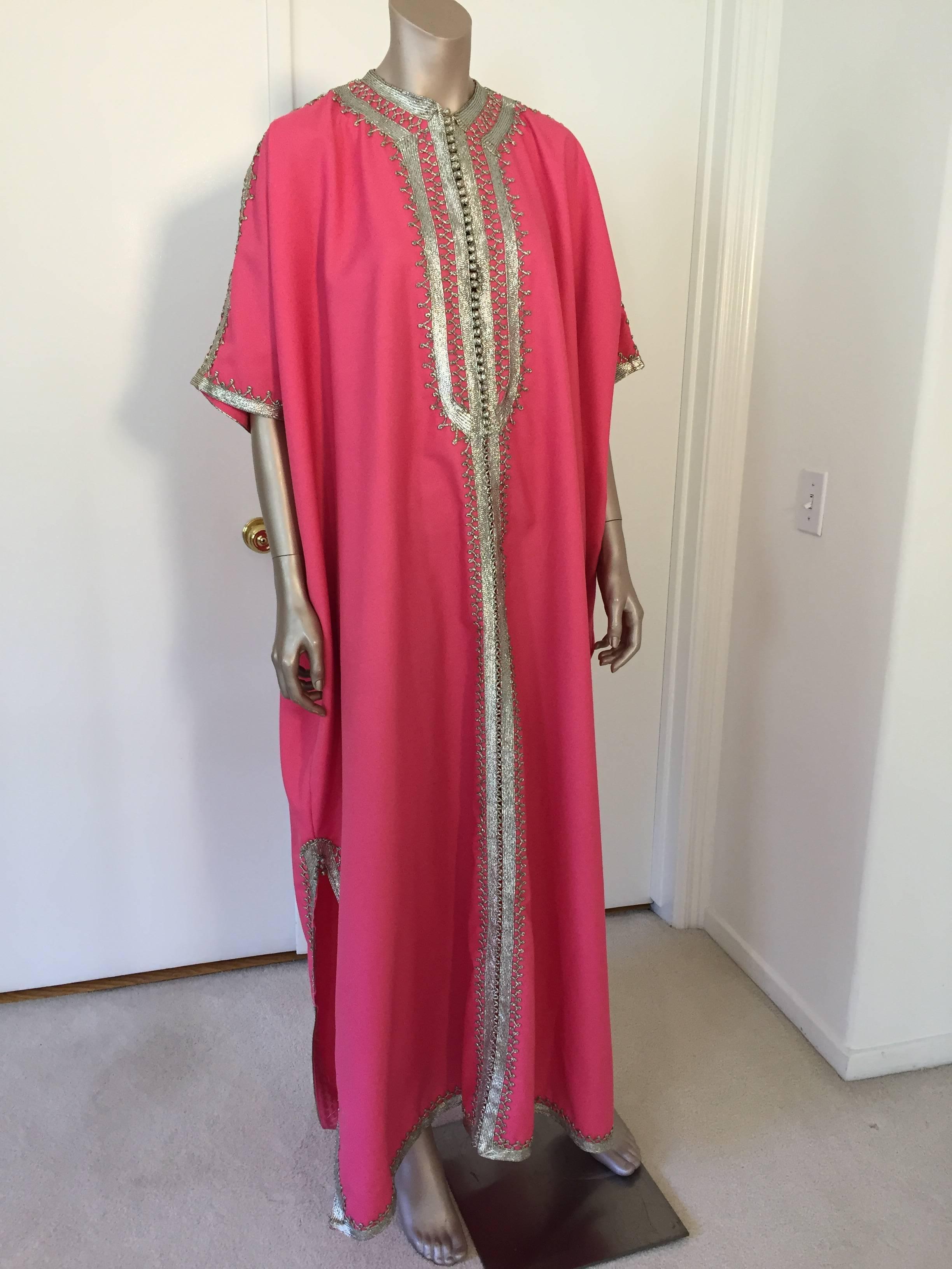 Elegant Moroccan caftan hot pink color embroidered with silver, circa 1970s. 
This long maxi poly jersey dress kaftan is embroidered and embellished with traditional designs in silver.
One of a kind evening vintage Moroccan Middle Eastern hostess