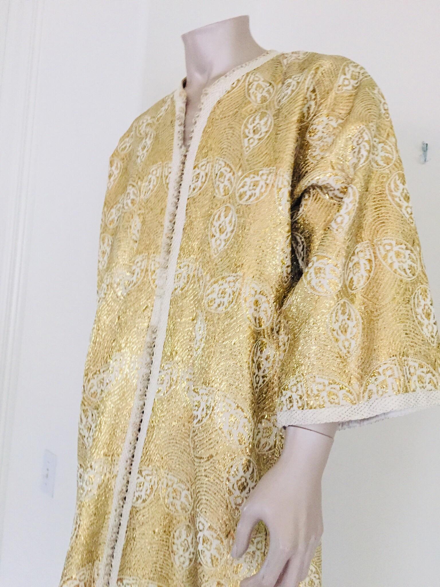 Moroccan Caftan in Silver and Gold Brocade Vintage Gentleman Kaftan Circa 1960 For Sale 4