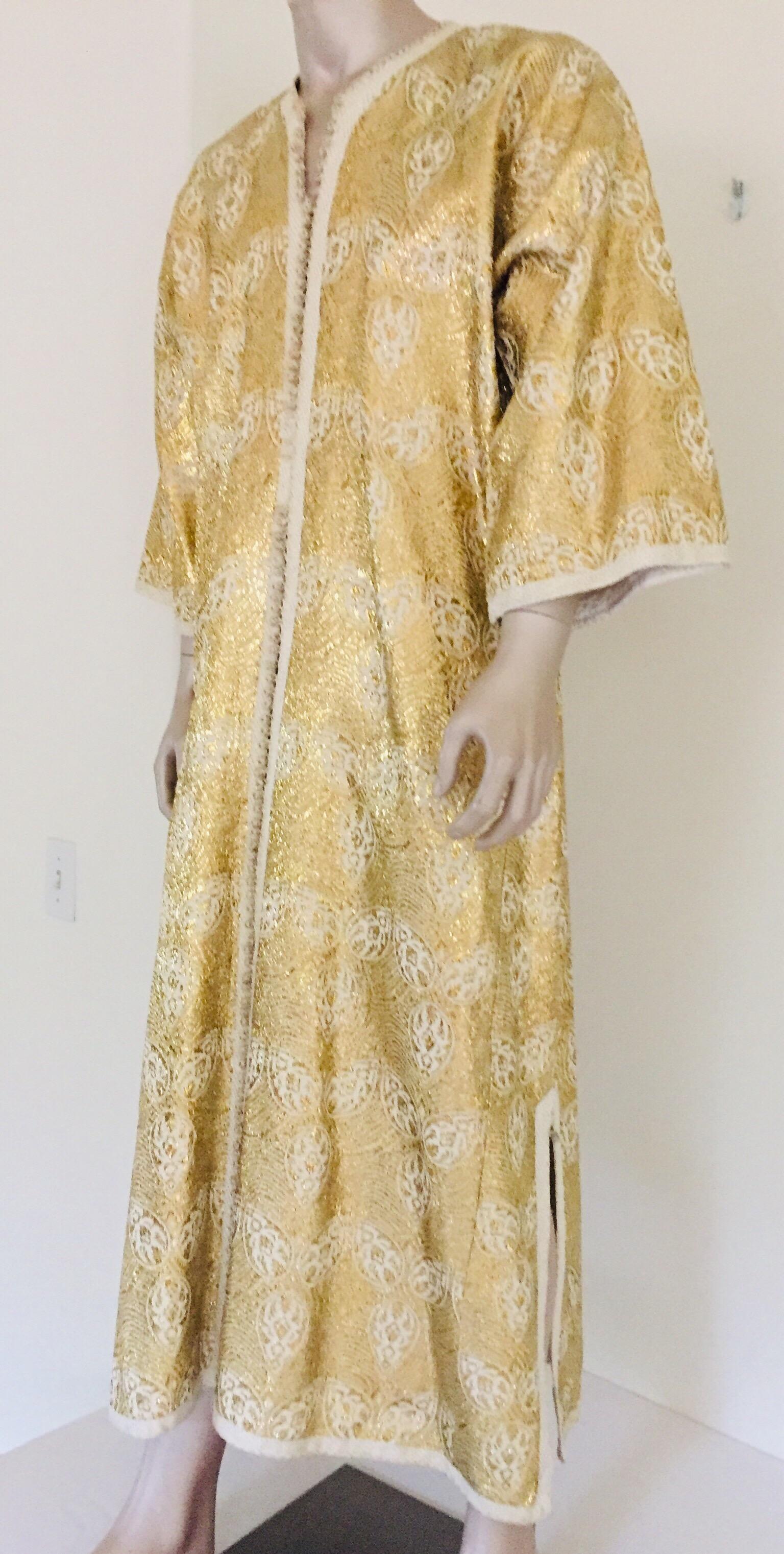 Moroccan Caftan in Silver and Gold Brocade Vintage Gentleman Kaftan Circa 1960 For Sale 11