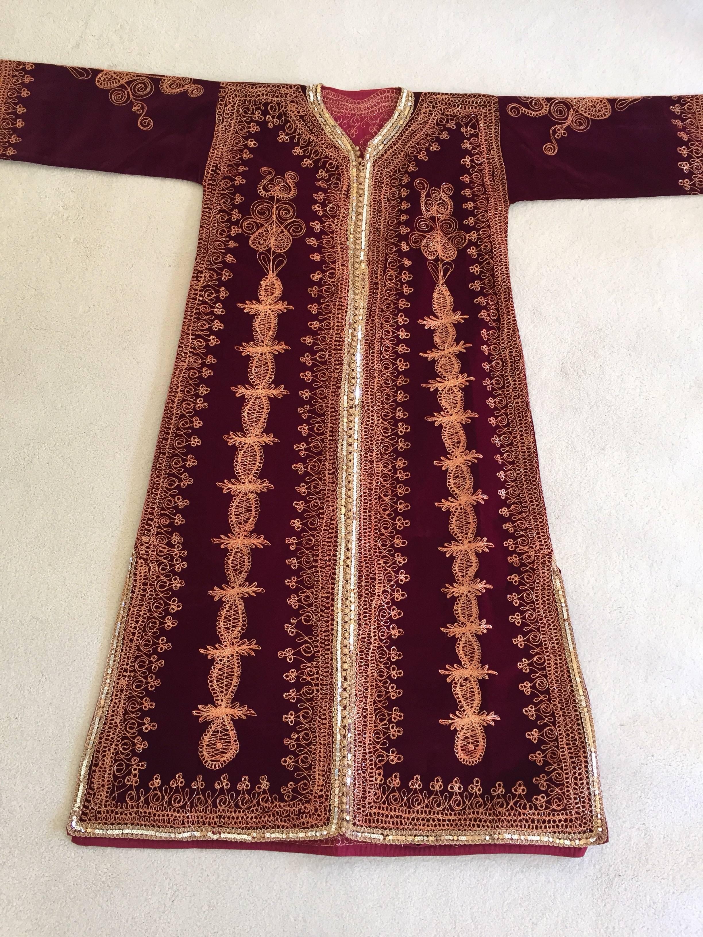 Moroccan Caftan Maroon Velvet Embroidered with Gold Kaftan, circa 1970 5