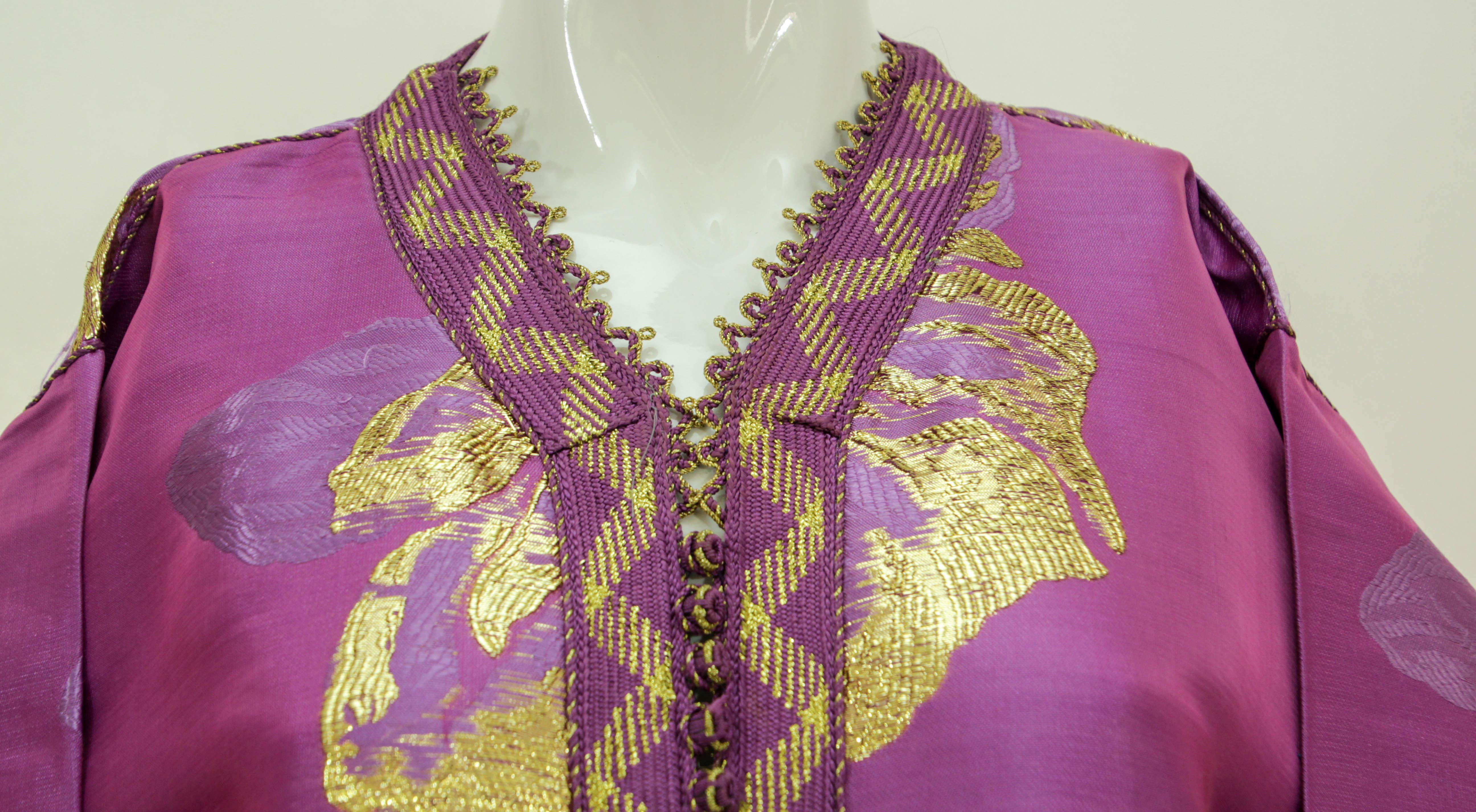 Gorgeous vintage Moroccan Caftan, gold silk damask purple pink violet with gold threads trim, Circa 1960's
The gold and purple pink with gold bold floral damask kaftan was custom fit.
Feel like a queen in this elegant, sumptuous, Moroccan caftan
