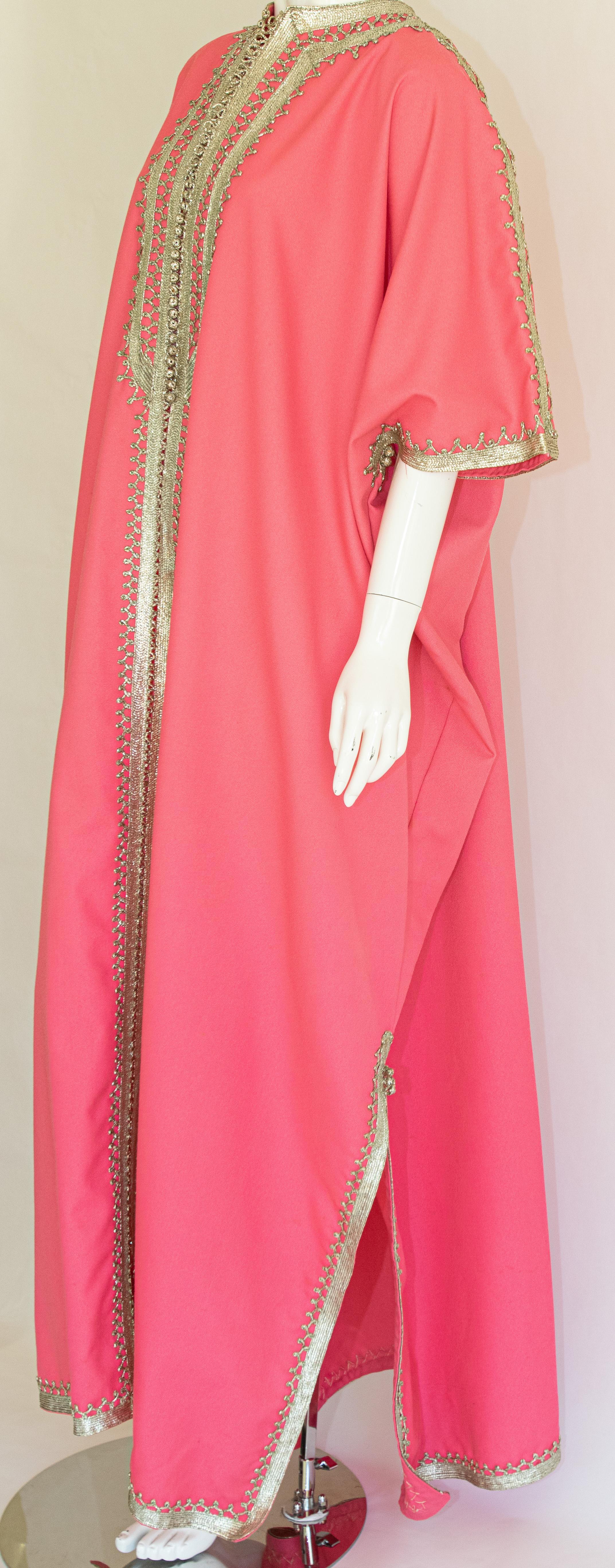 Moroccan Caftan Pink Color with Silver Trim, Vintage Kaftan circa 1970 For Sale 3