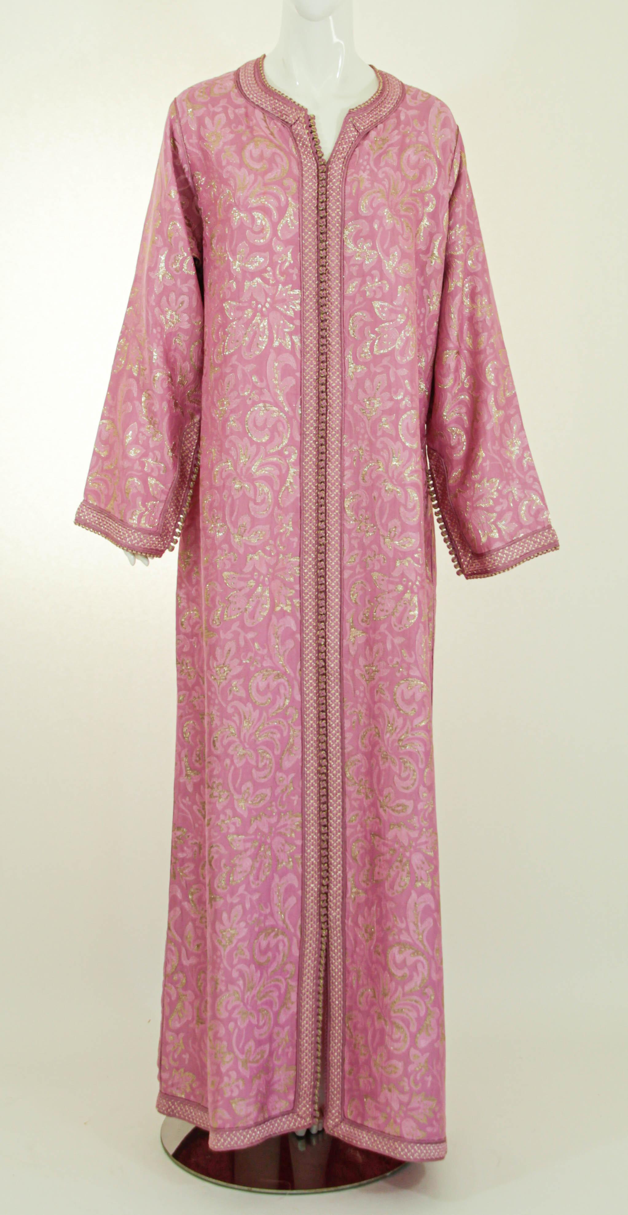 Moroccan Caftan Pink Gold Damask Embroidered Kaftan 1960s For Sale 7