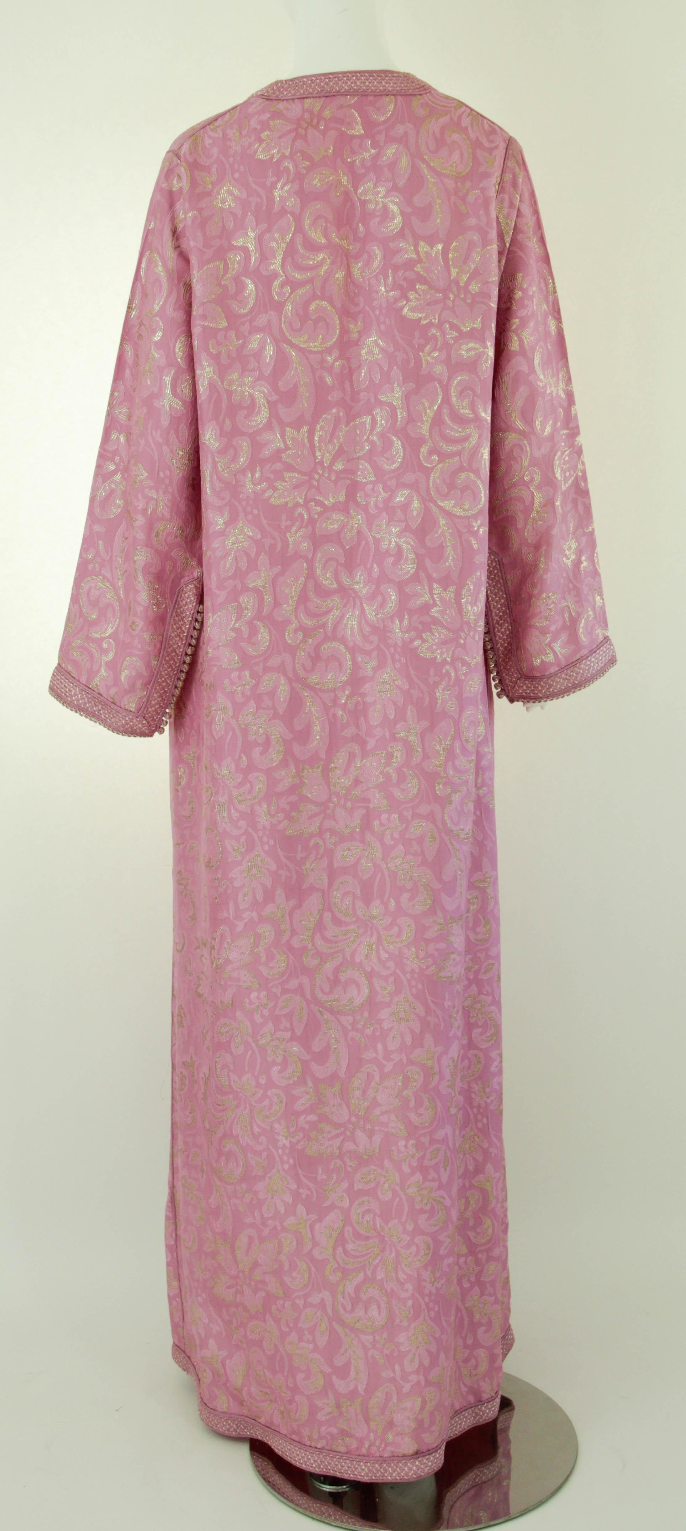 Moroccan Caftan Pink Gold Damask Embroidered Kaftan 1960s For Sale 10
