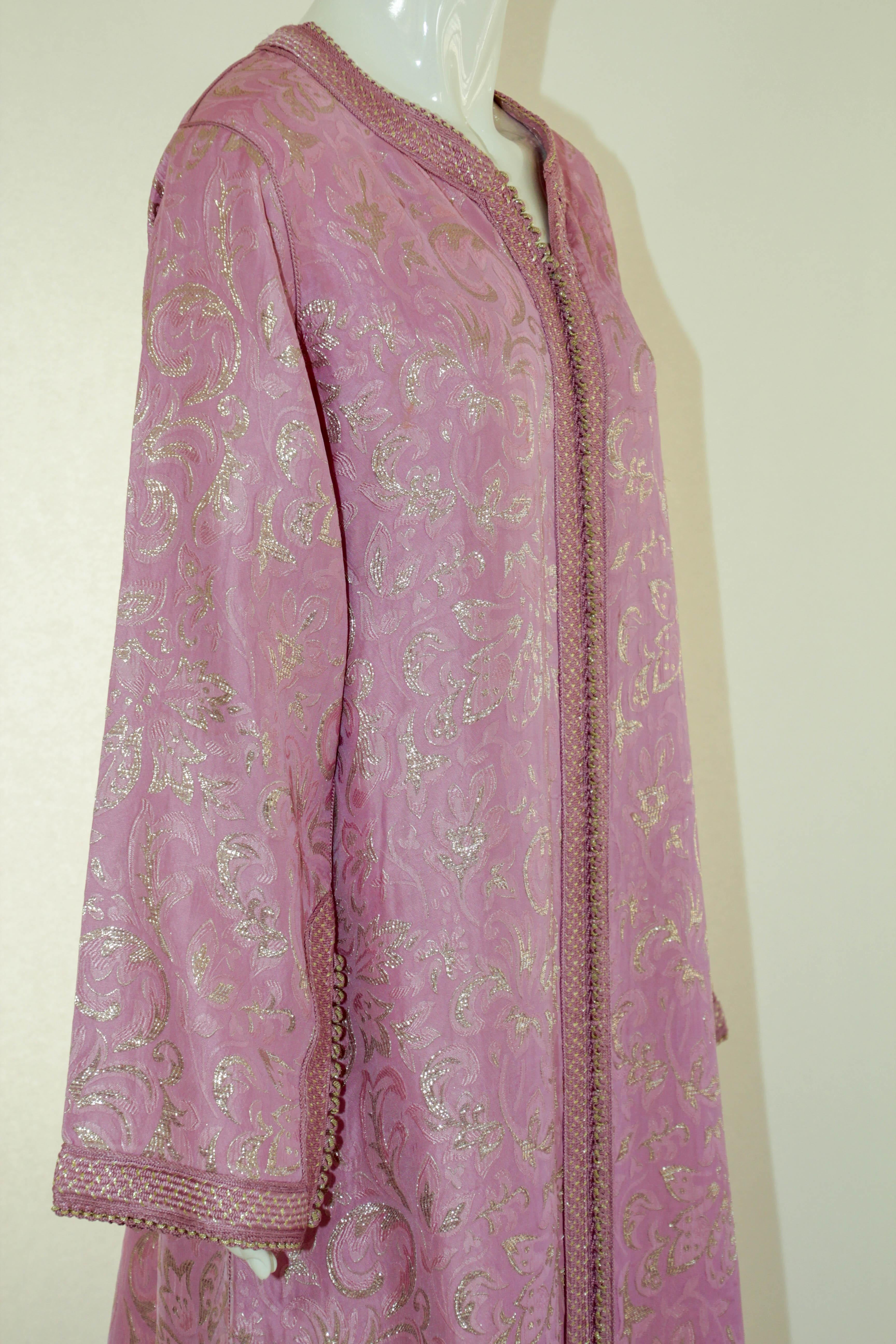 Moroccan Caftan Pink Gold Damask Embroidered Kaftan 1960s For Sale 12