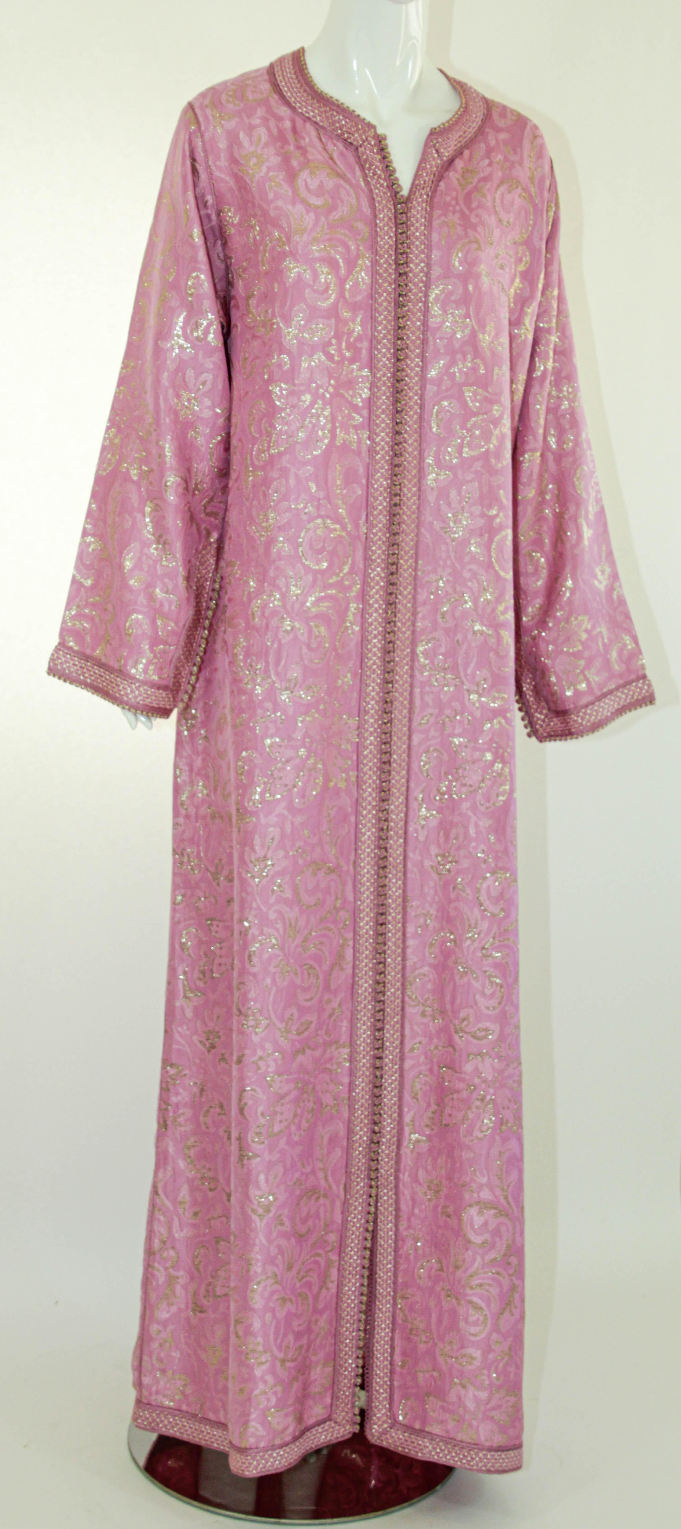 Women's Moroccan Caftan Pink Gold Damask Embroidered Kaftan 1960s For Sale