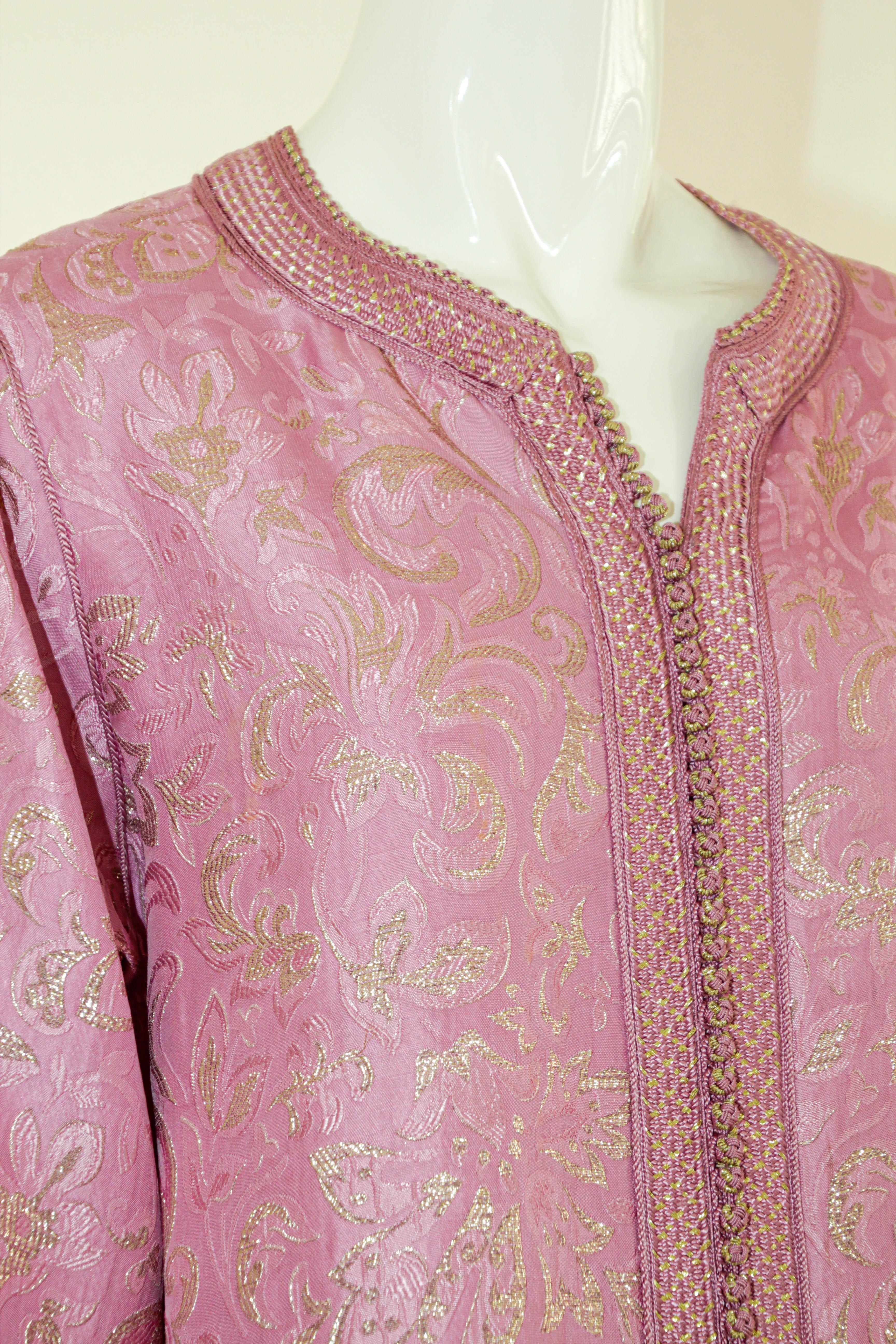 Moroccan Caftan Pink Gold Damask Embroidered Kaftan 1960s For Sale 2
