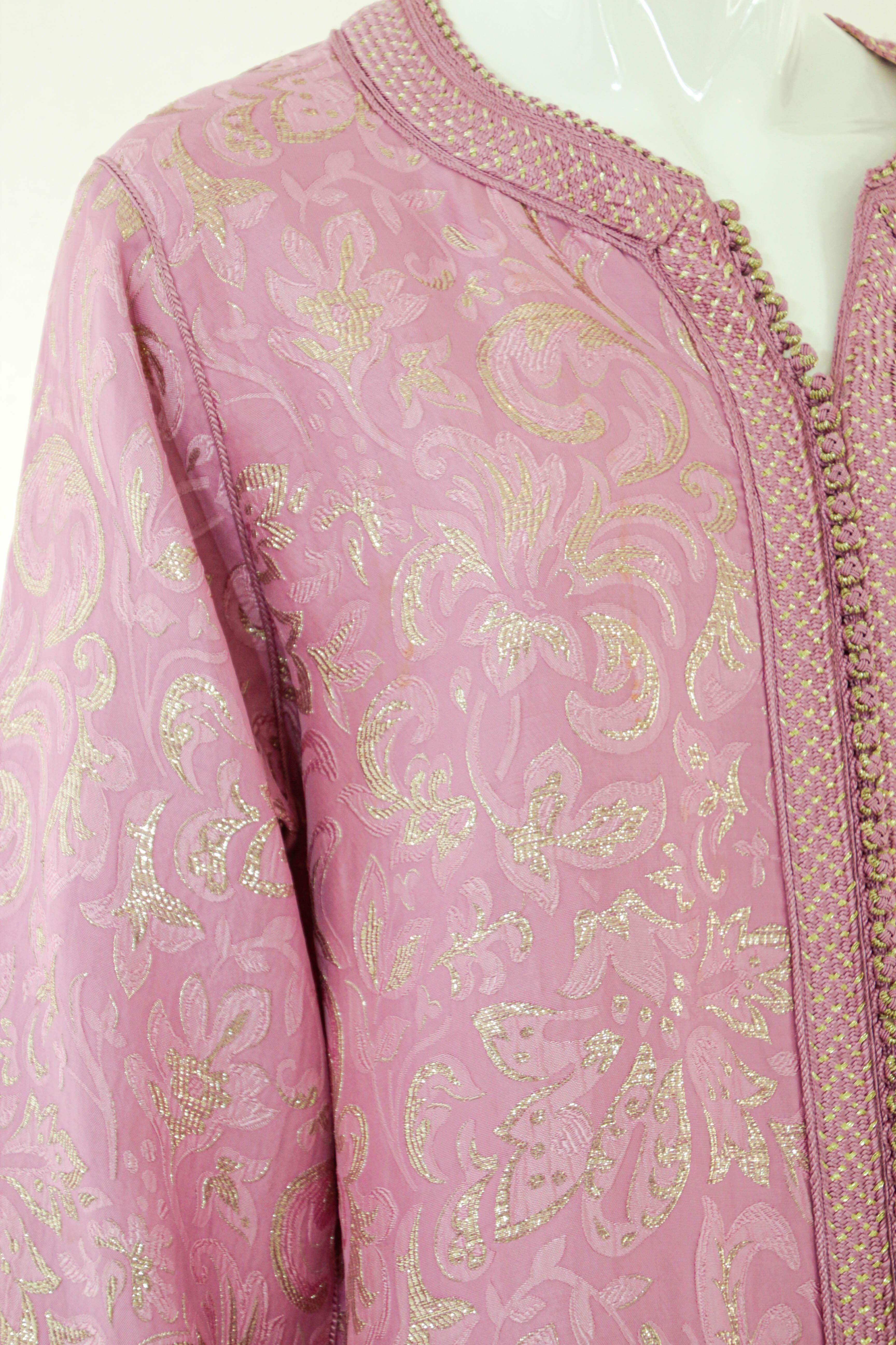 Moroccan Caftan Pink Gold Damask Embroidered Kaftan 1960s For Sale 3