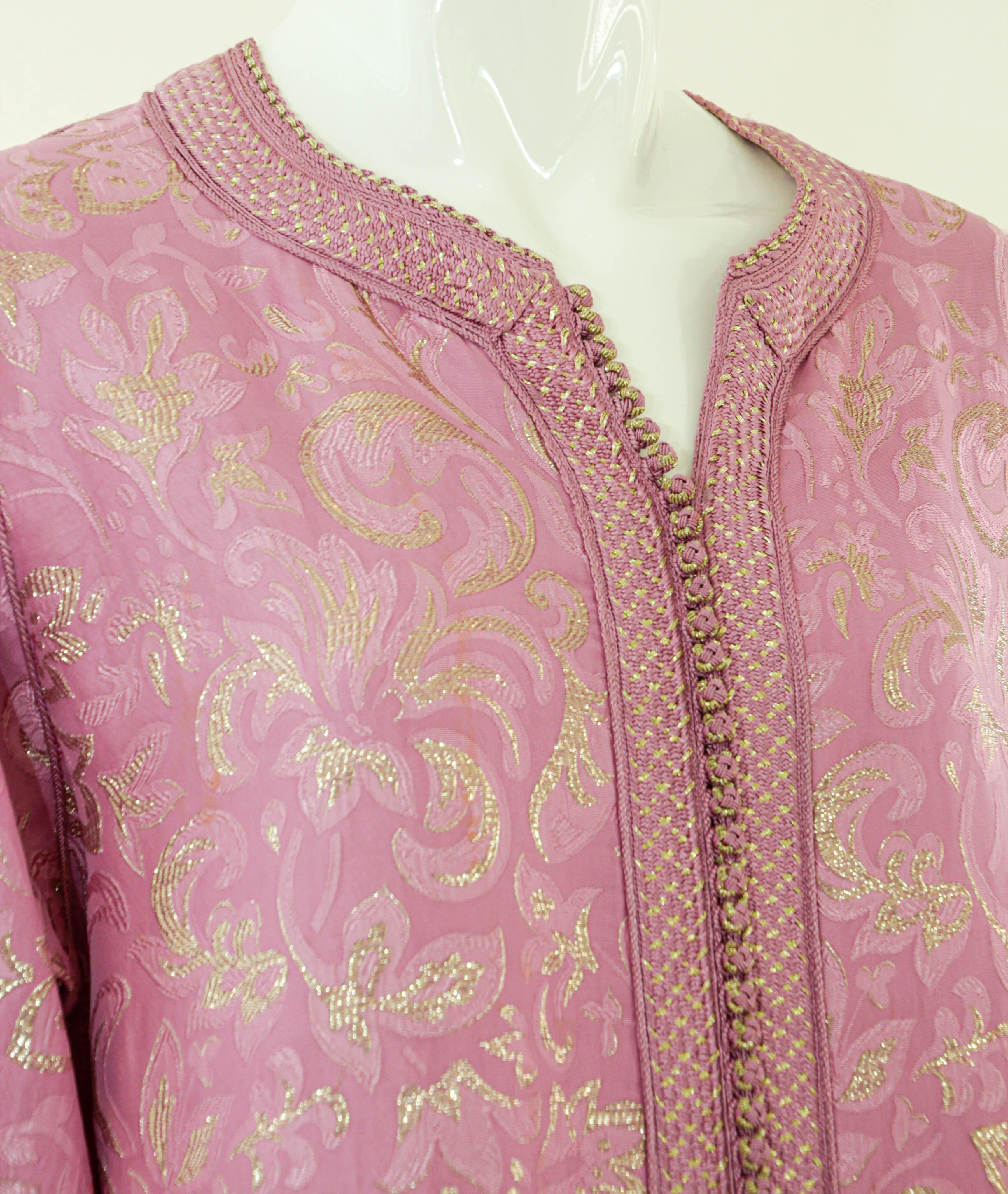Moroccan Caftan Pink Gold Damask Embroidered Kaftan 1960s For Sale 4