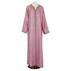 Marokkanischer Kaftan aus Kaftan mit Damaststickerei in Rosa und Gold 1960er Jahre