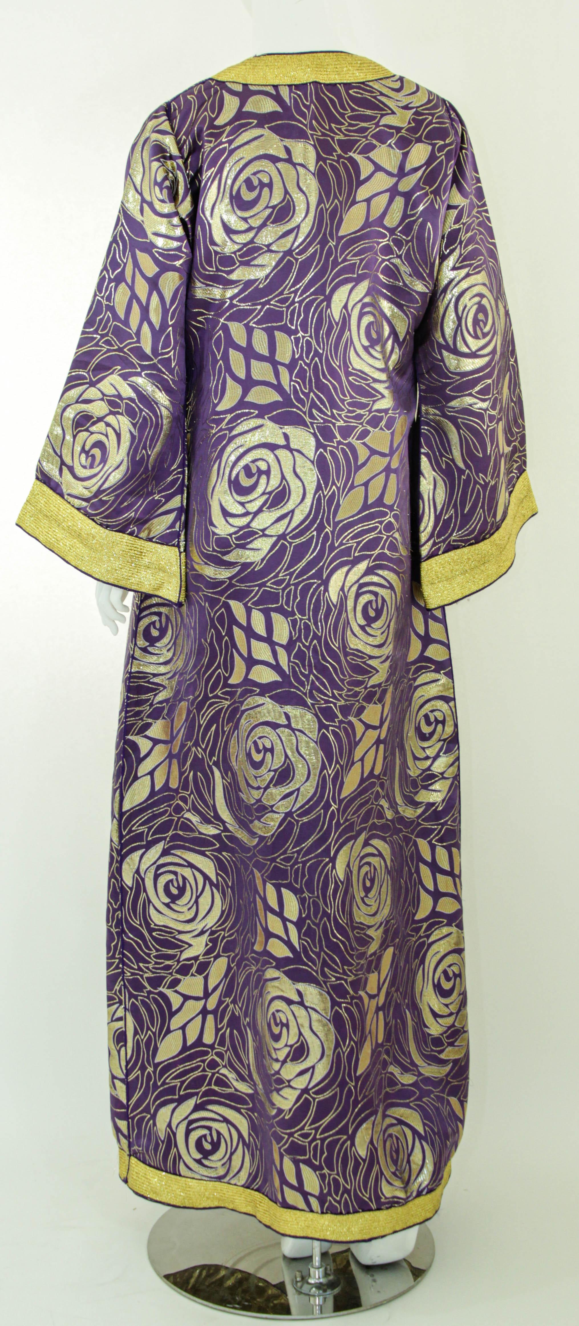Moroccan Caftan Purple and Gold Damask Embroidered Vintage Kaftan 1960s For Sale 13