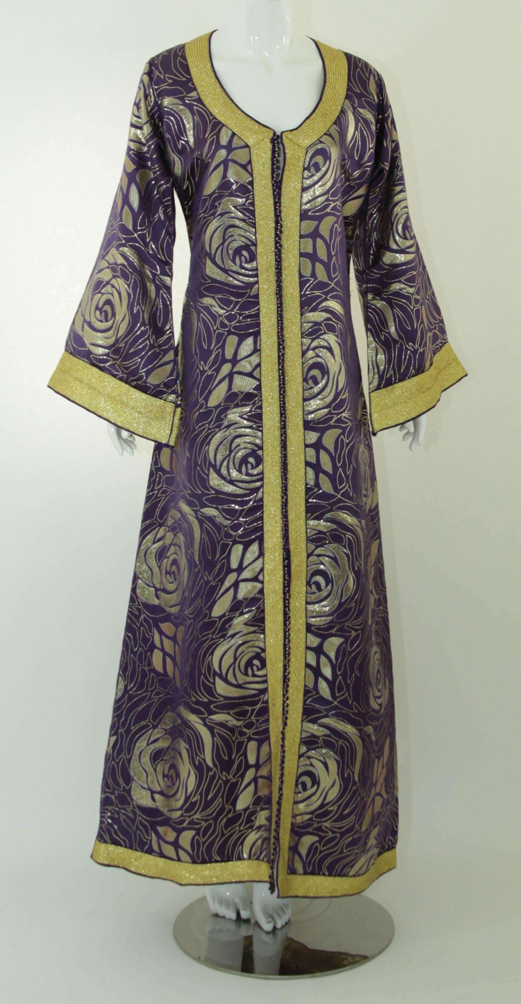Moroccan Caftan Purple and Gold Damask Embroidered Vintage Kaftan 1960s For Sale 1