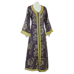 Caftan marocain brodé de damas violet et or, années 1960