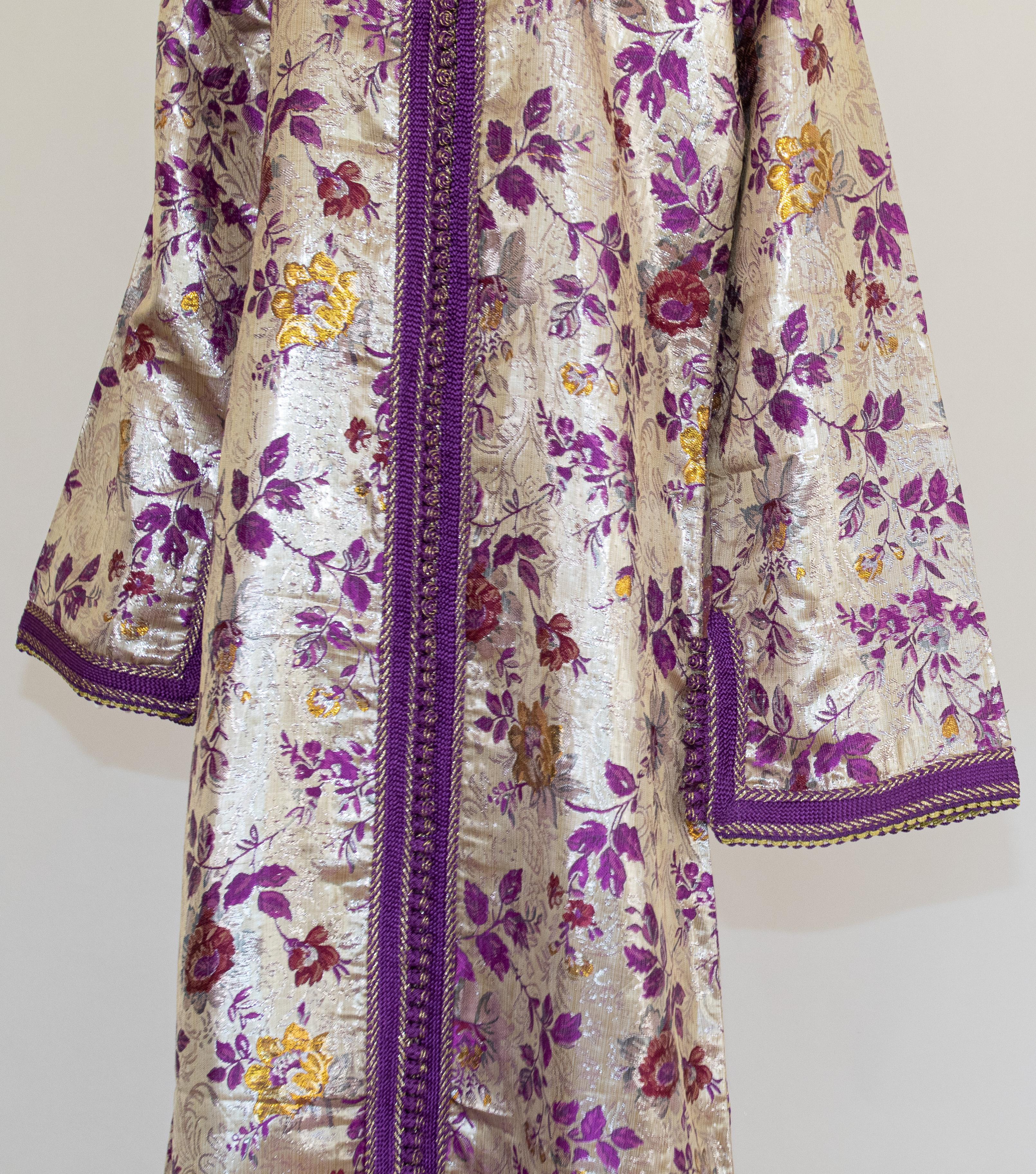 Moroccan Caftan Purple and Silver Damask Embroidered, Vintage, 1960s For Sale 3