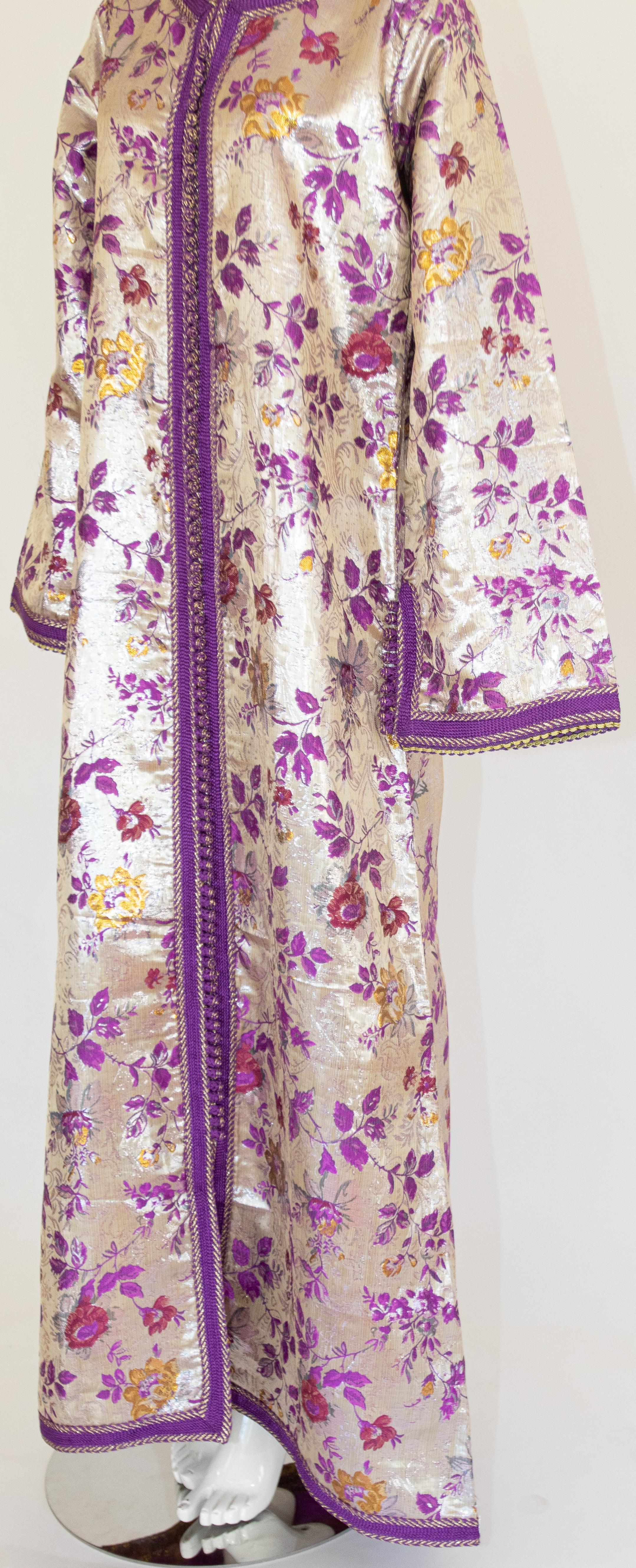 Moroccan Caftan Purple and Silver Damask Embroidered, Vintage, 1960s For Sale 5