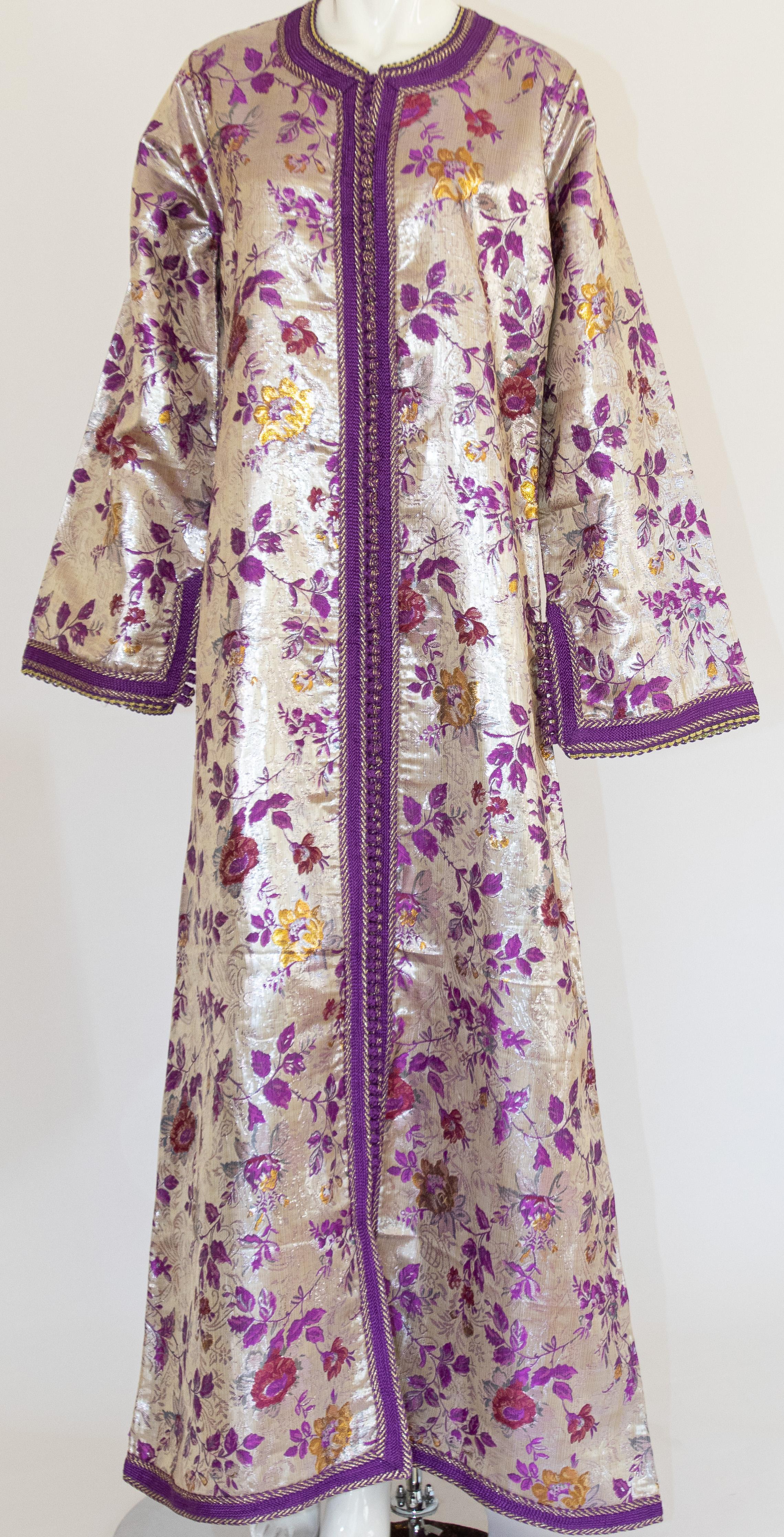 Moroccan Caftan Purple and Silver Damask Embroidered, Vintage, 1960s For Sale 6