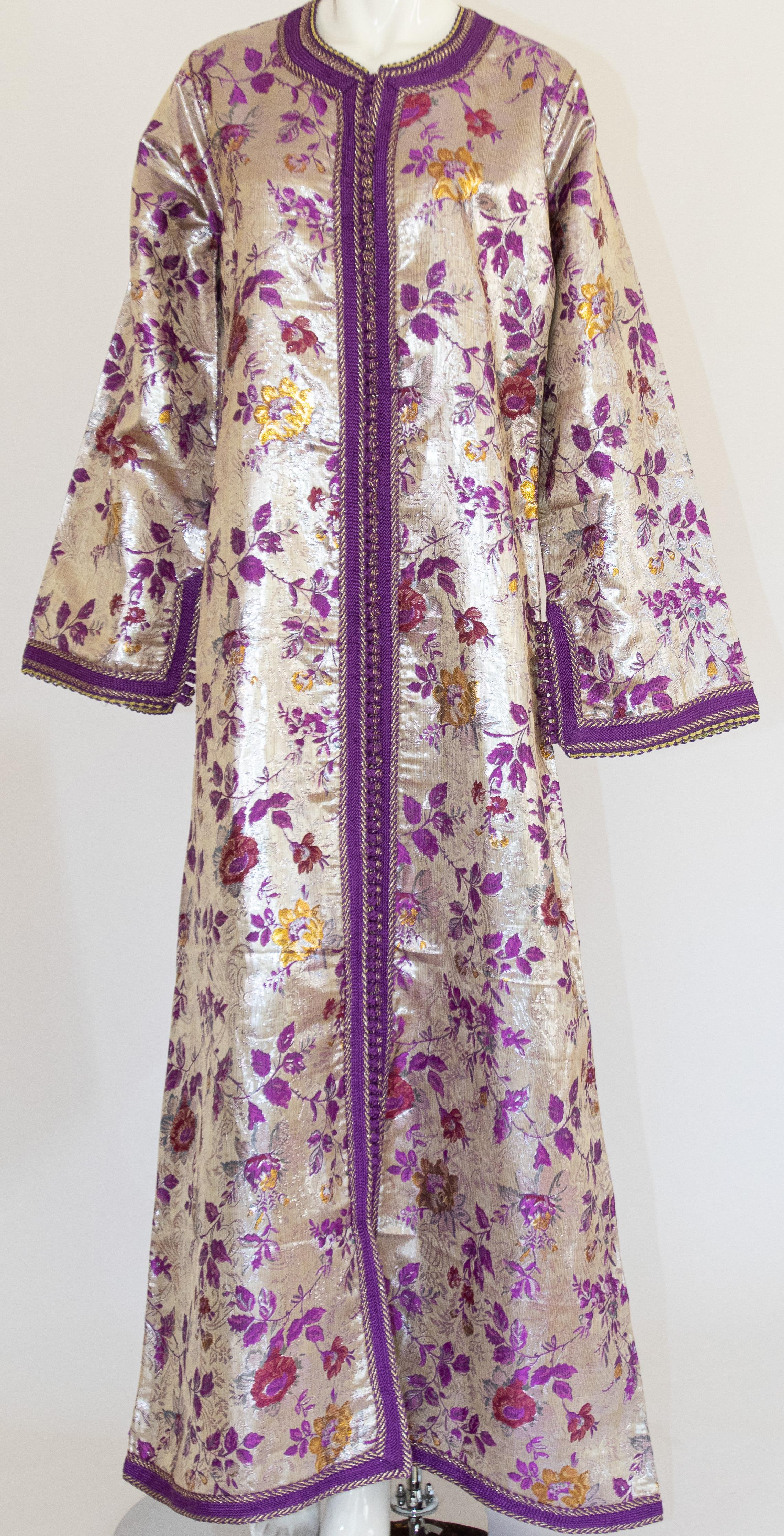 Moroccan Caftan Purple and Silver Damask Embroidered, Vintage, 1960s For Sale 5